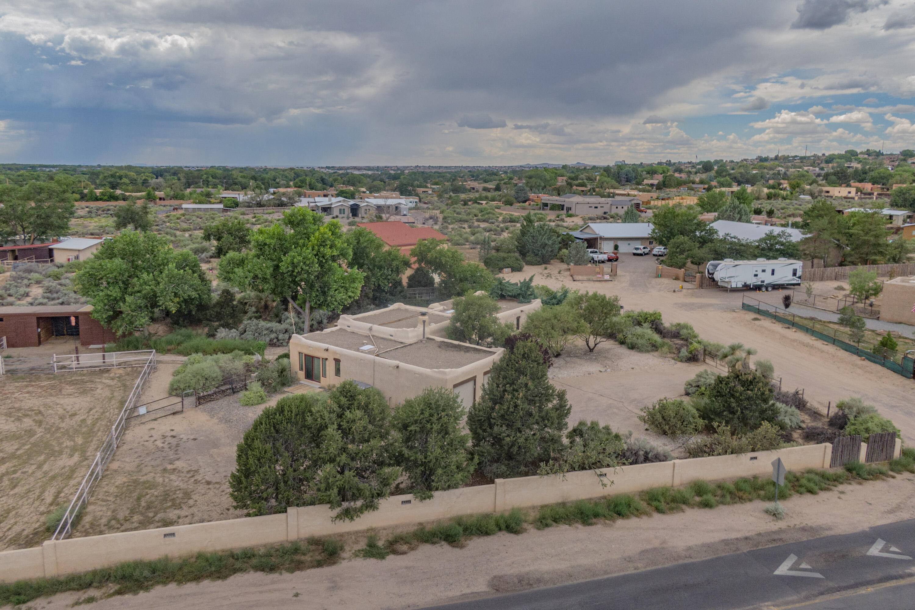 1033 W Meadowlark Lane