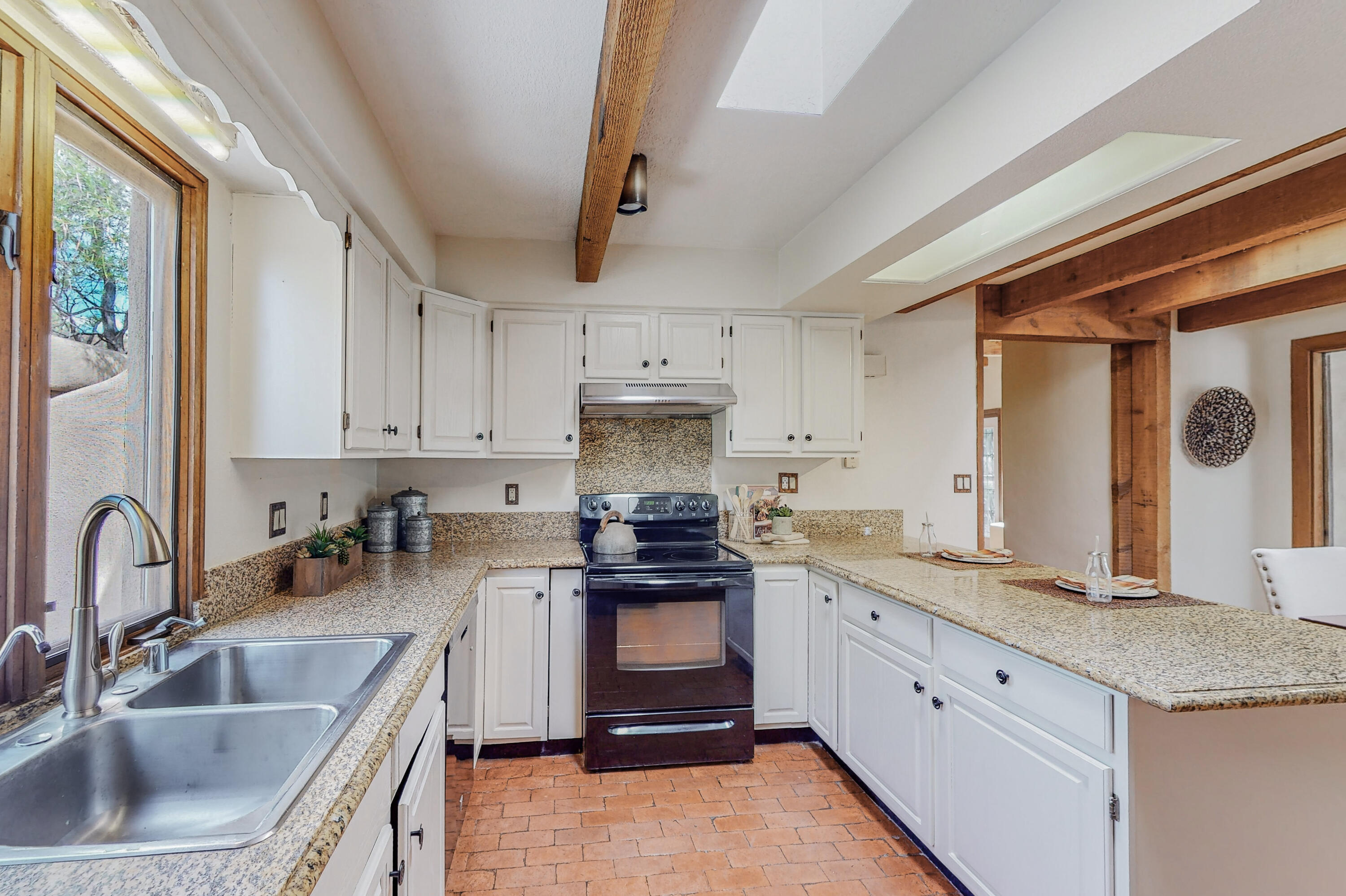 1033 W Meadowlark Lane