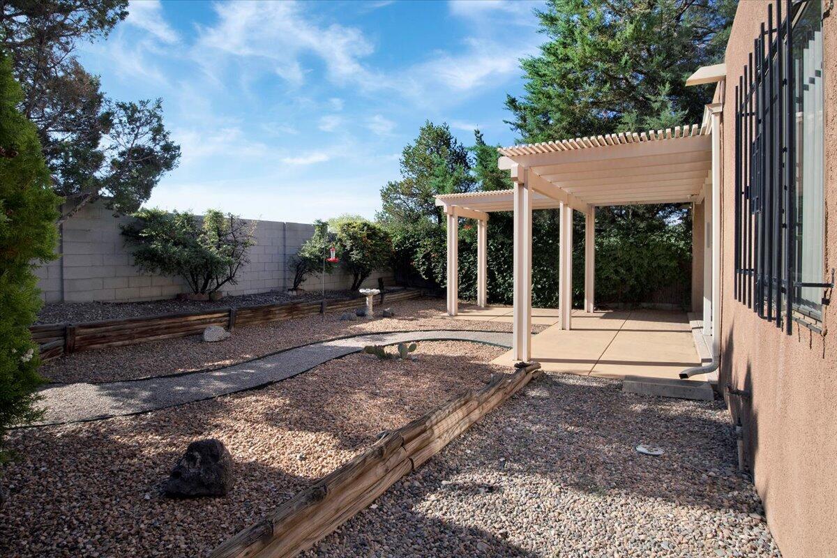 5520 AMISTAD Road NE