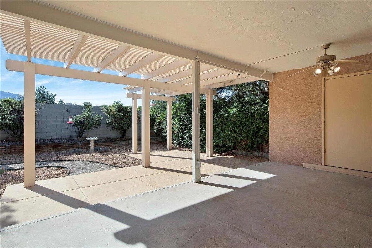 5520 AMISTAD Road NE