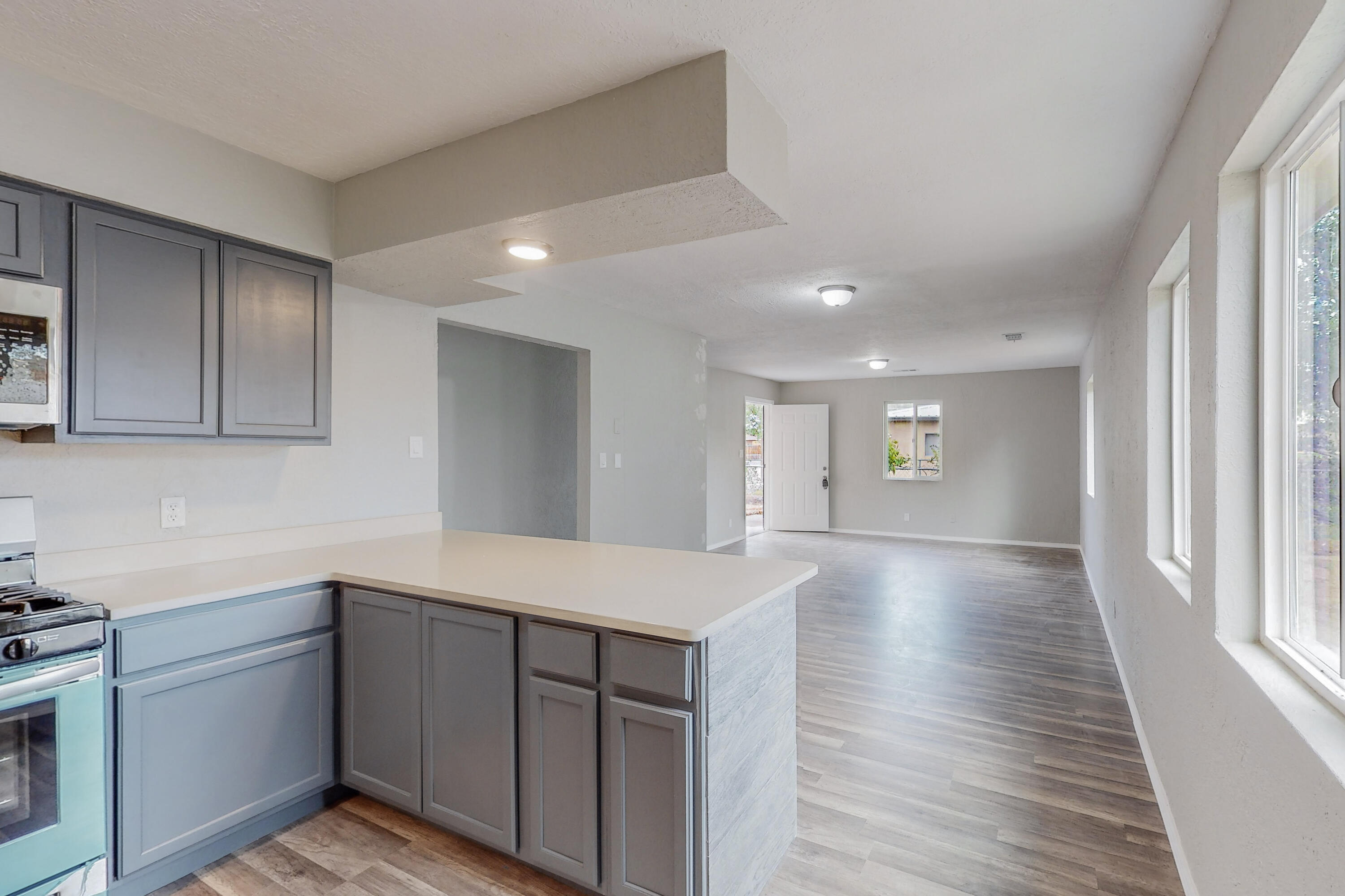 610 LOS LENTES Road SE