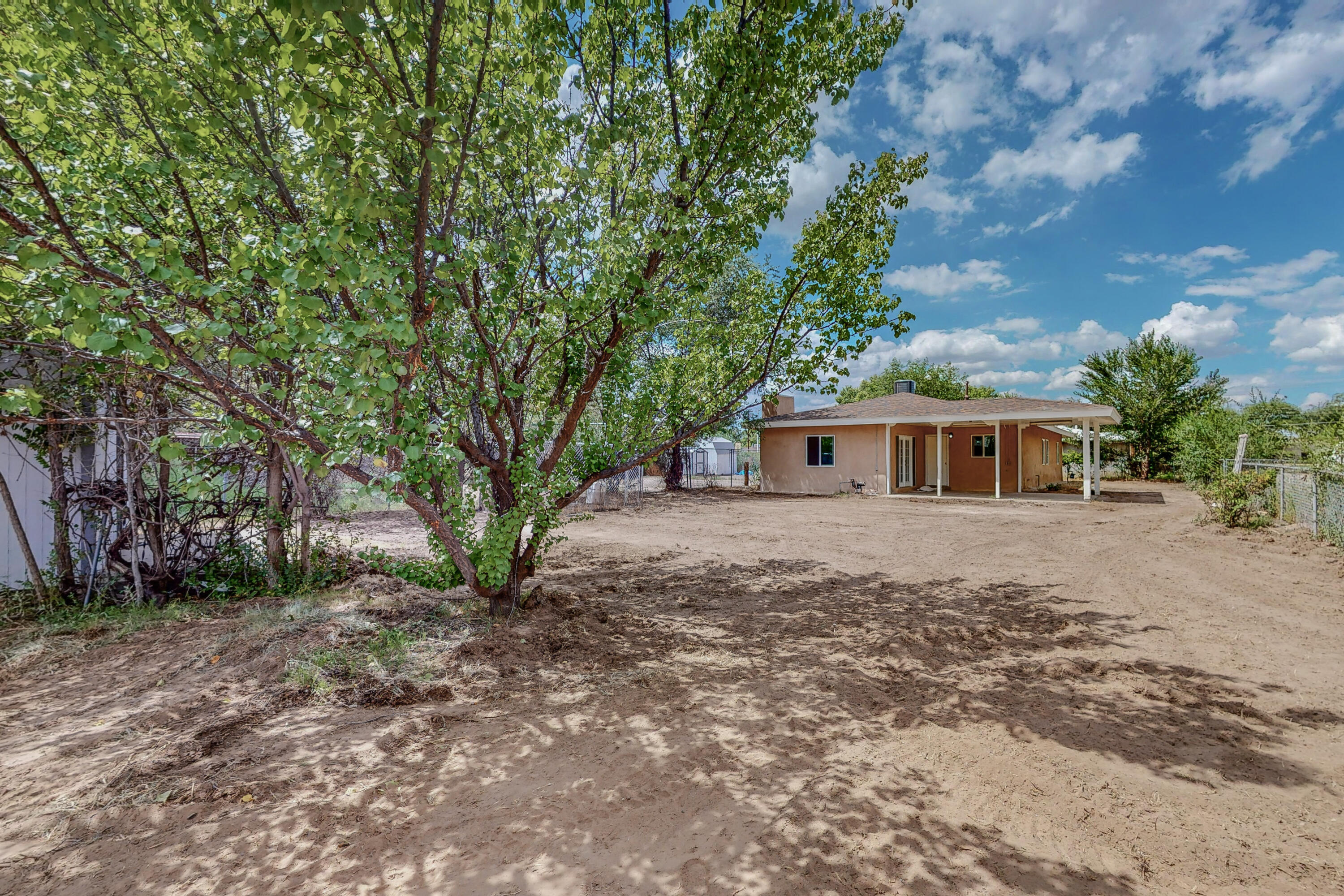 610 LOS LENTES Road SE