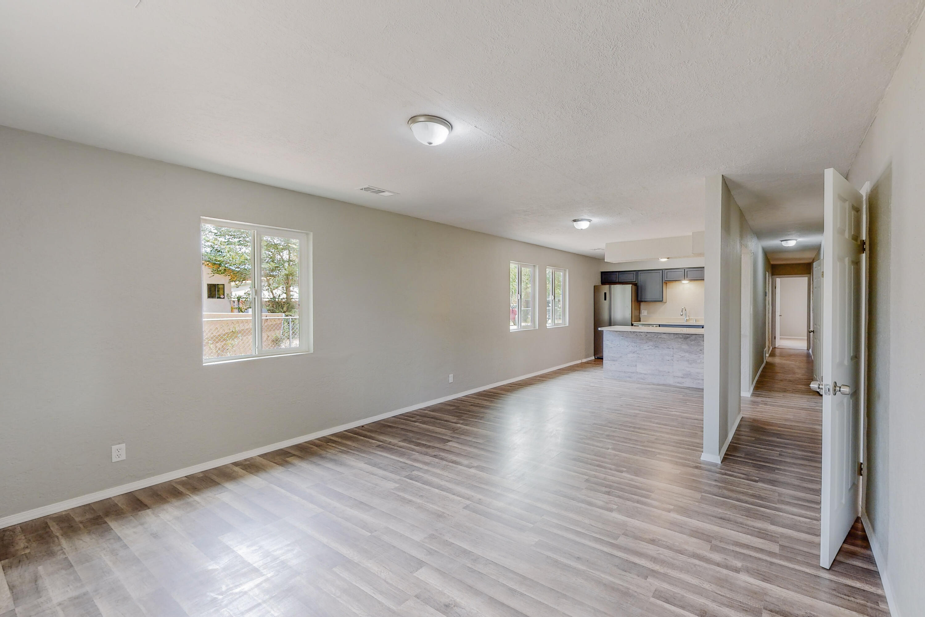 610 LOS LENTES Road SE