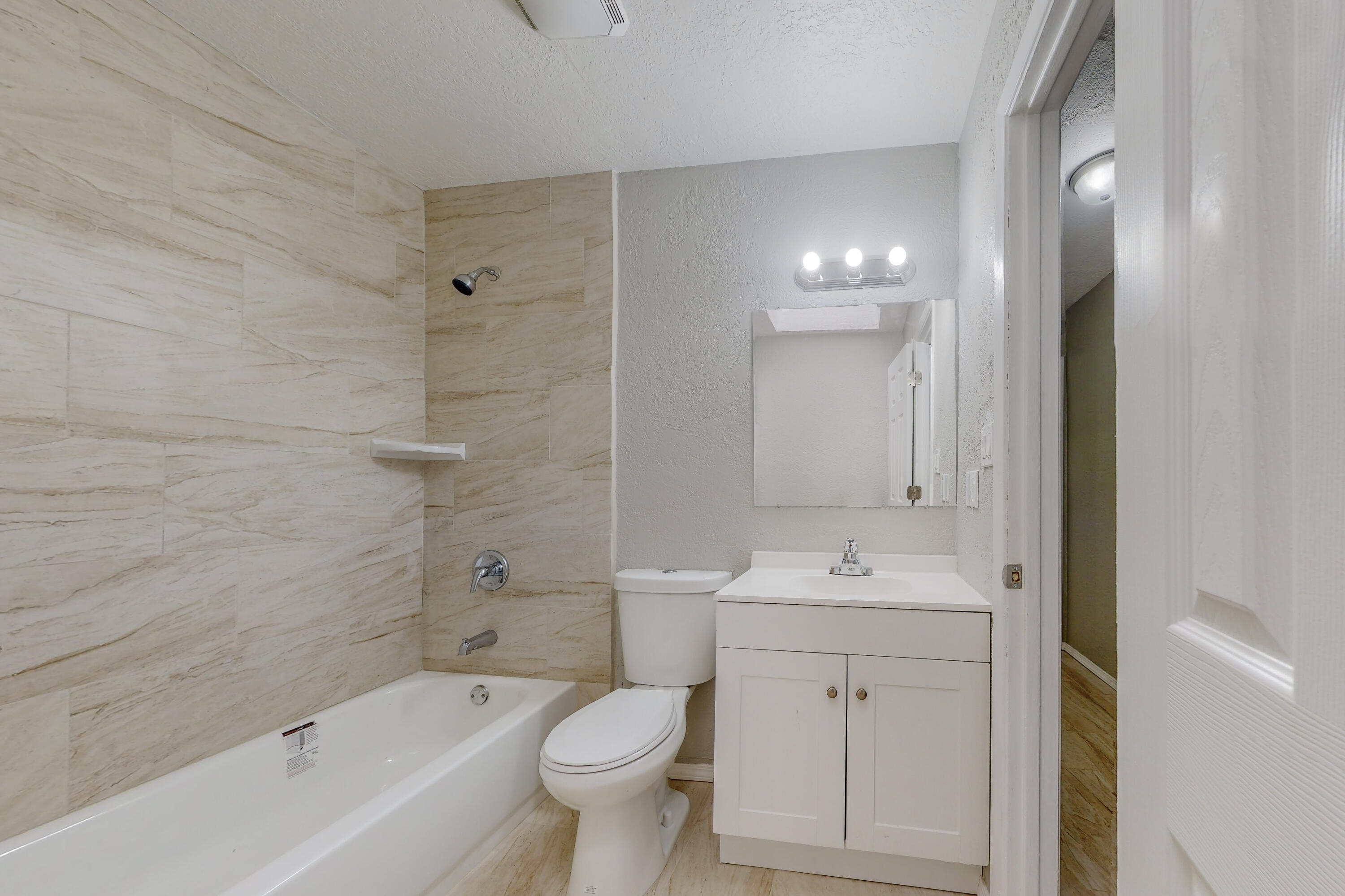 610 LOS LENTES Road SE