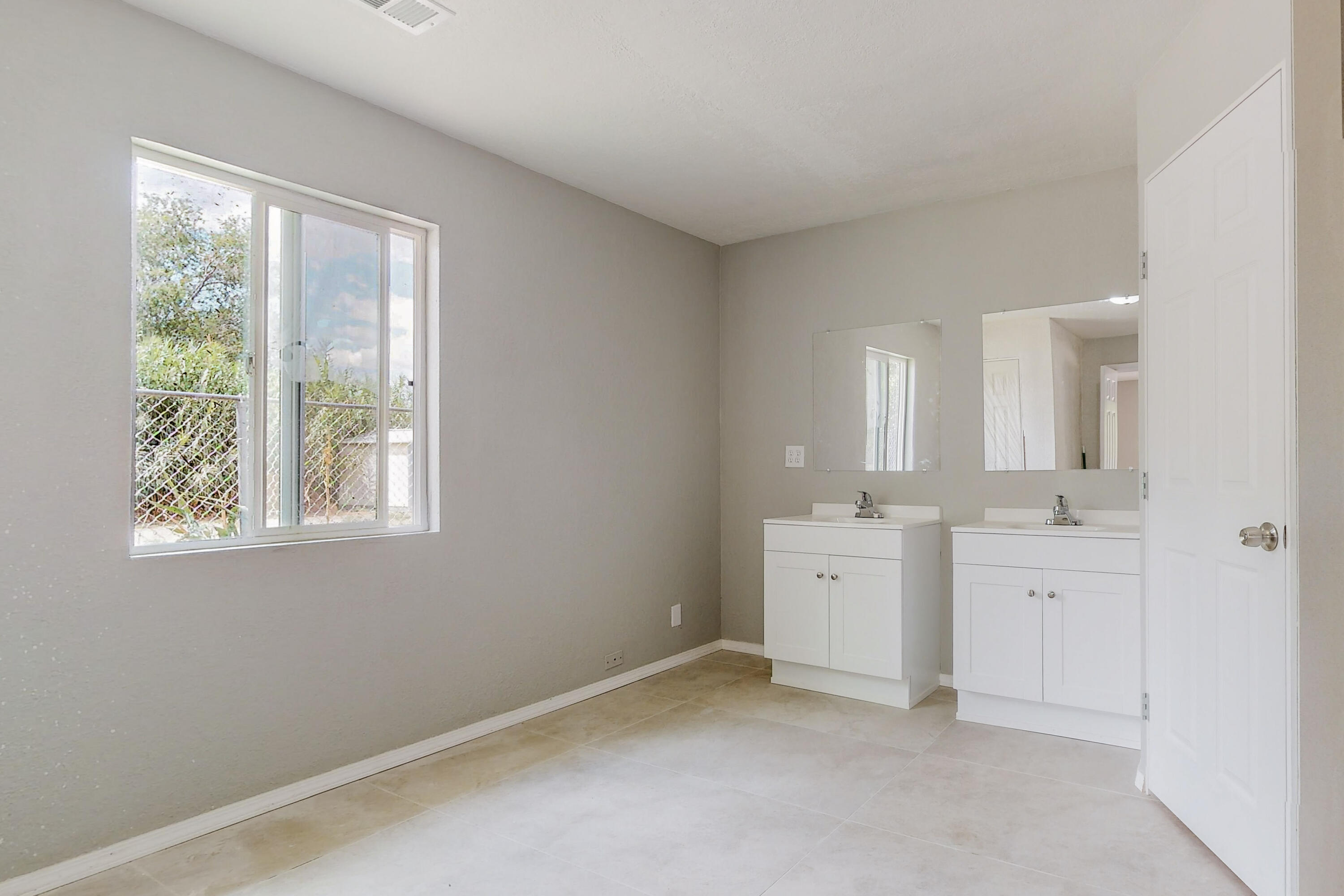 610 LOS LENTES Road SE