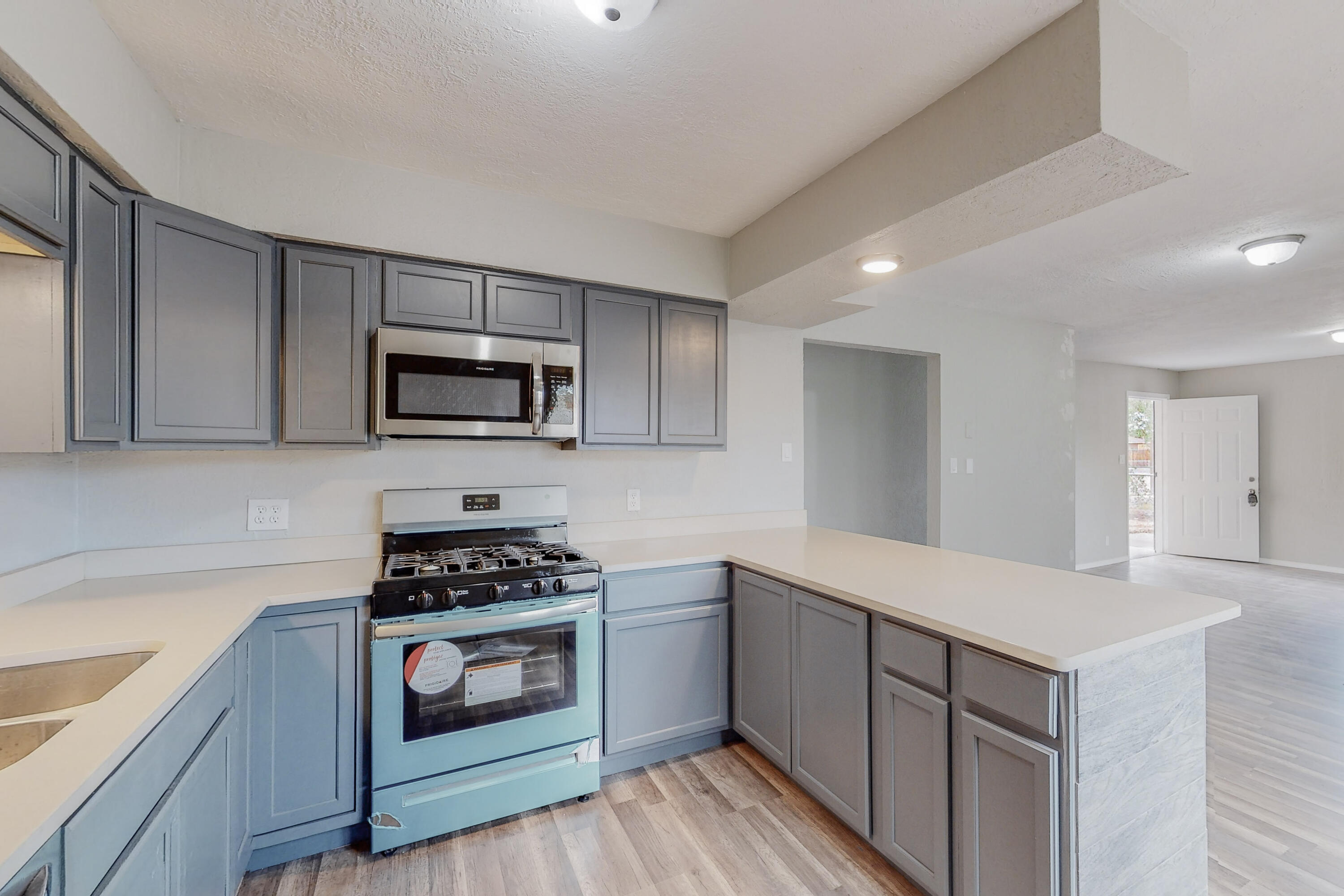 610 LOS LENTES Road SE