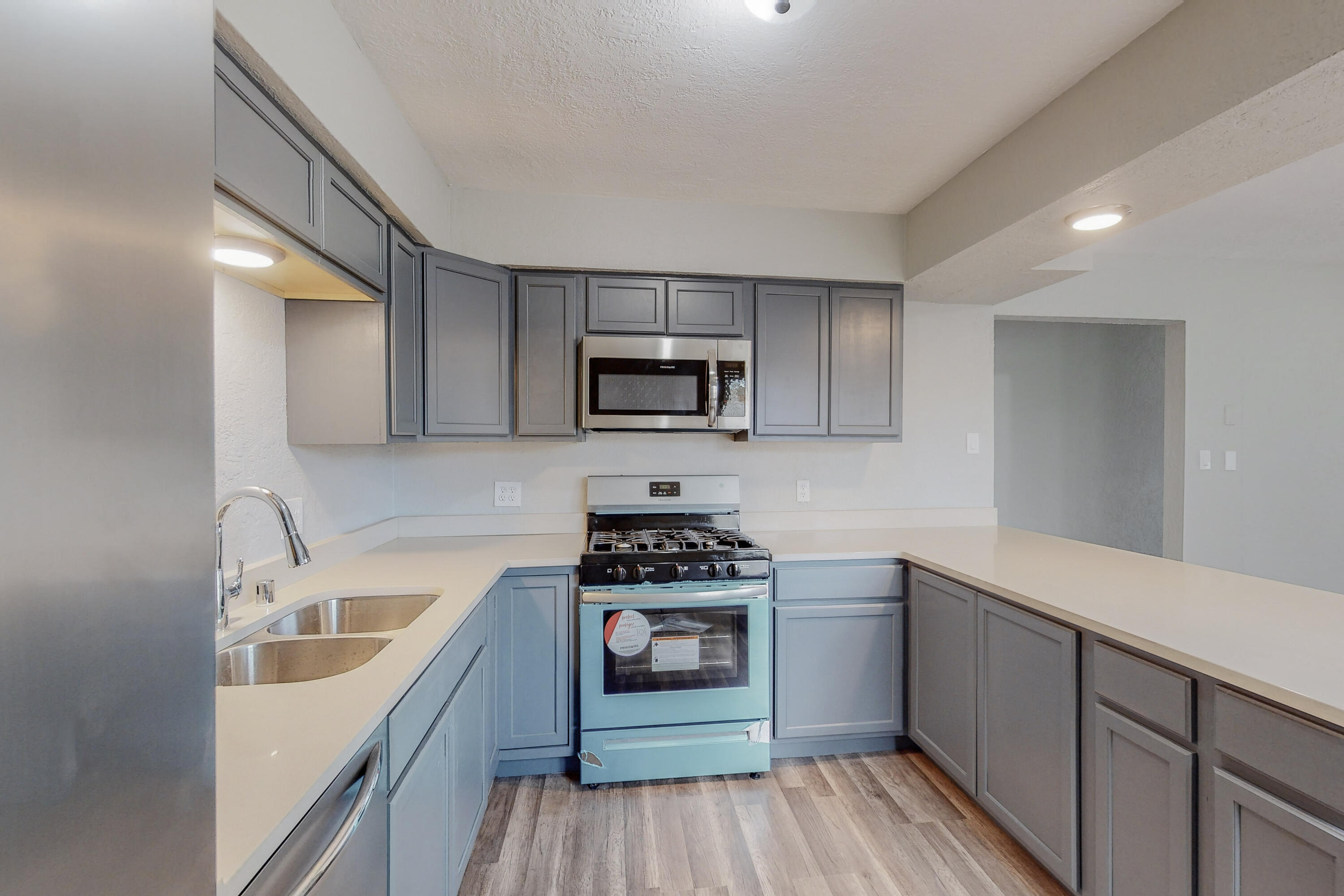 610 LOS LENTES Road SE