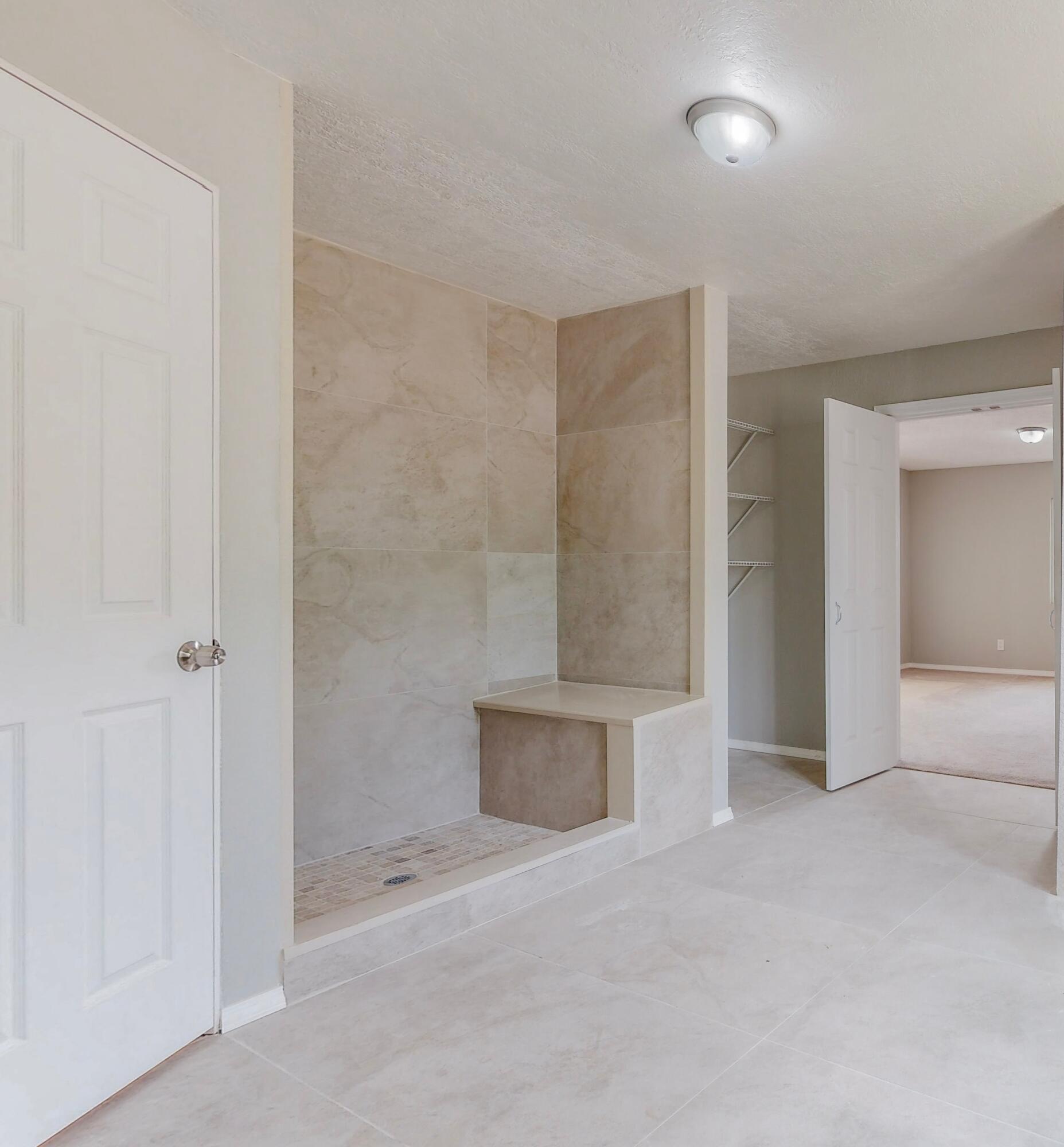 610 LOS LENTES Road SE