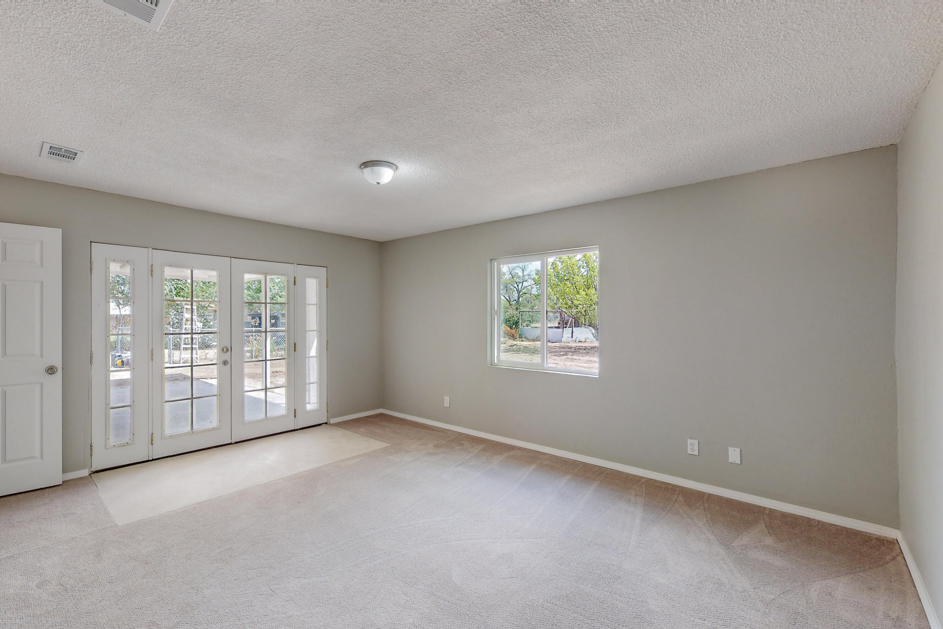 610 LOS LENTES Road SE