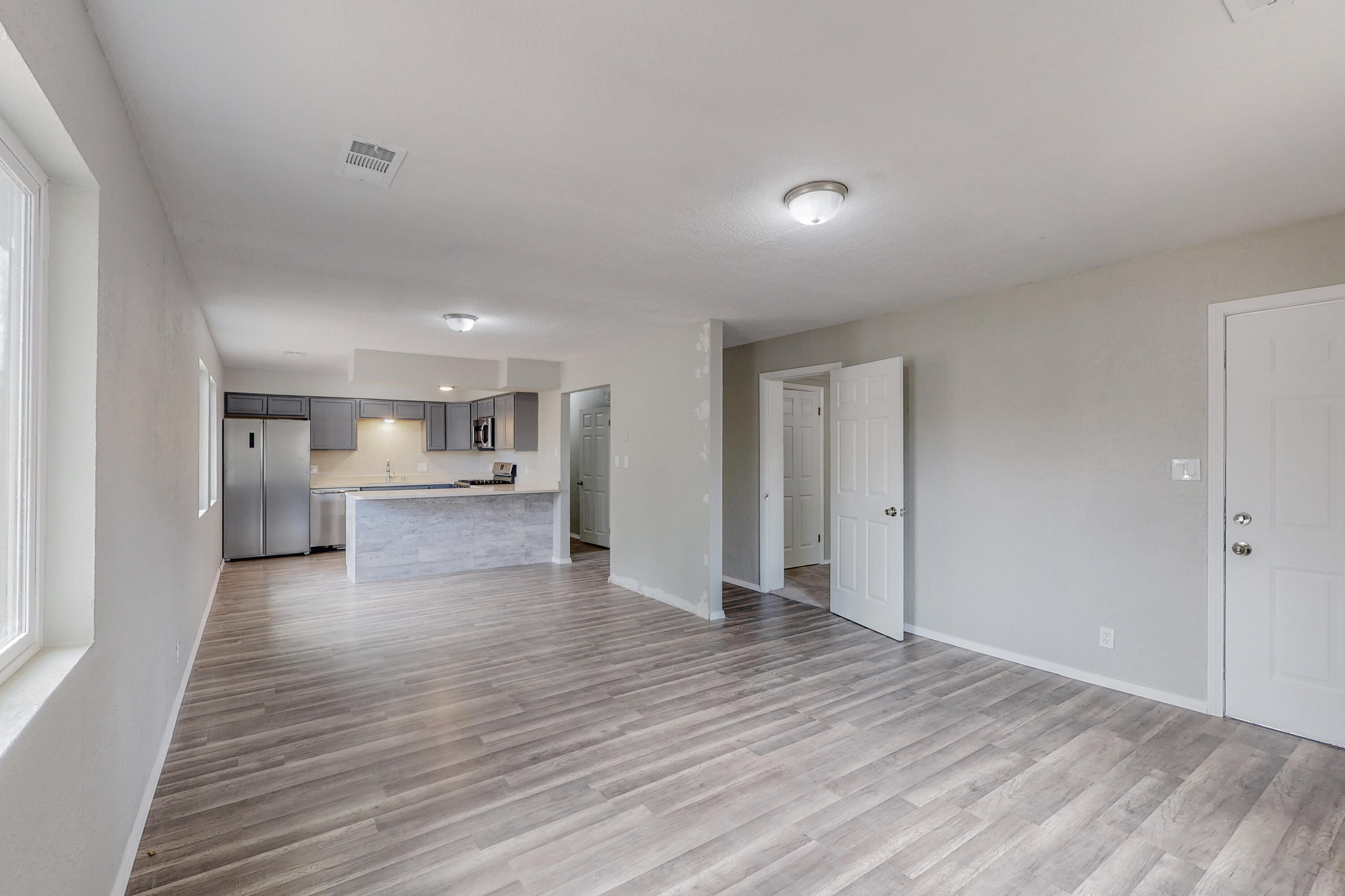 610 LOS LENTES Road SE