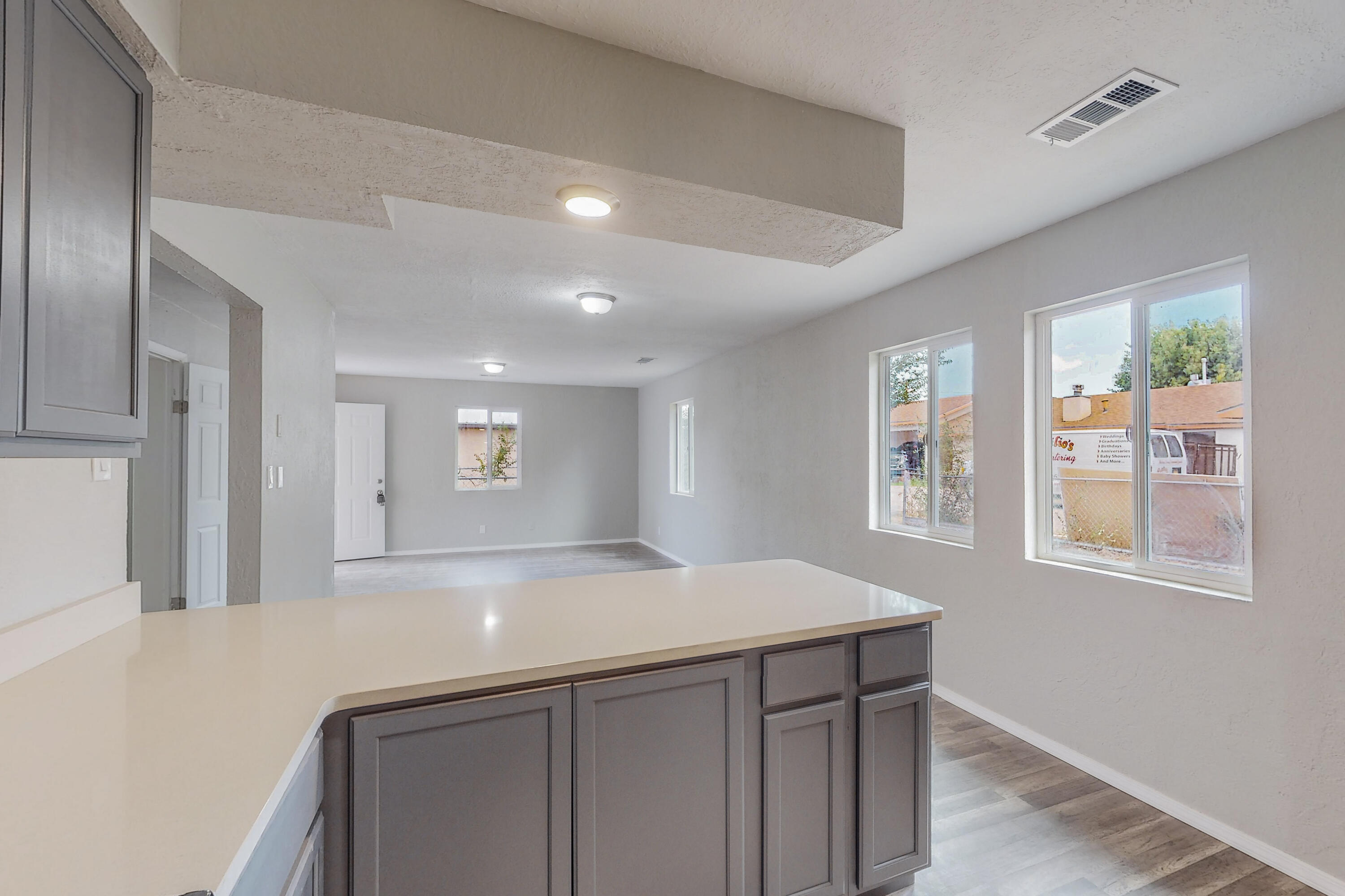 610 LOS LENTES Road SE
