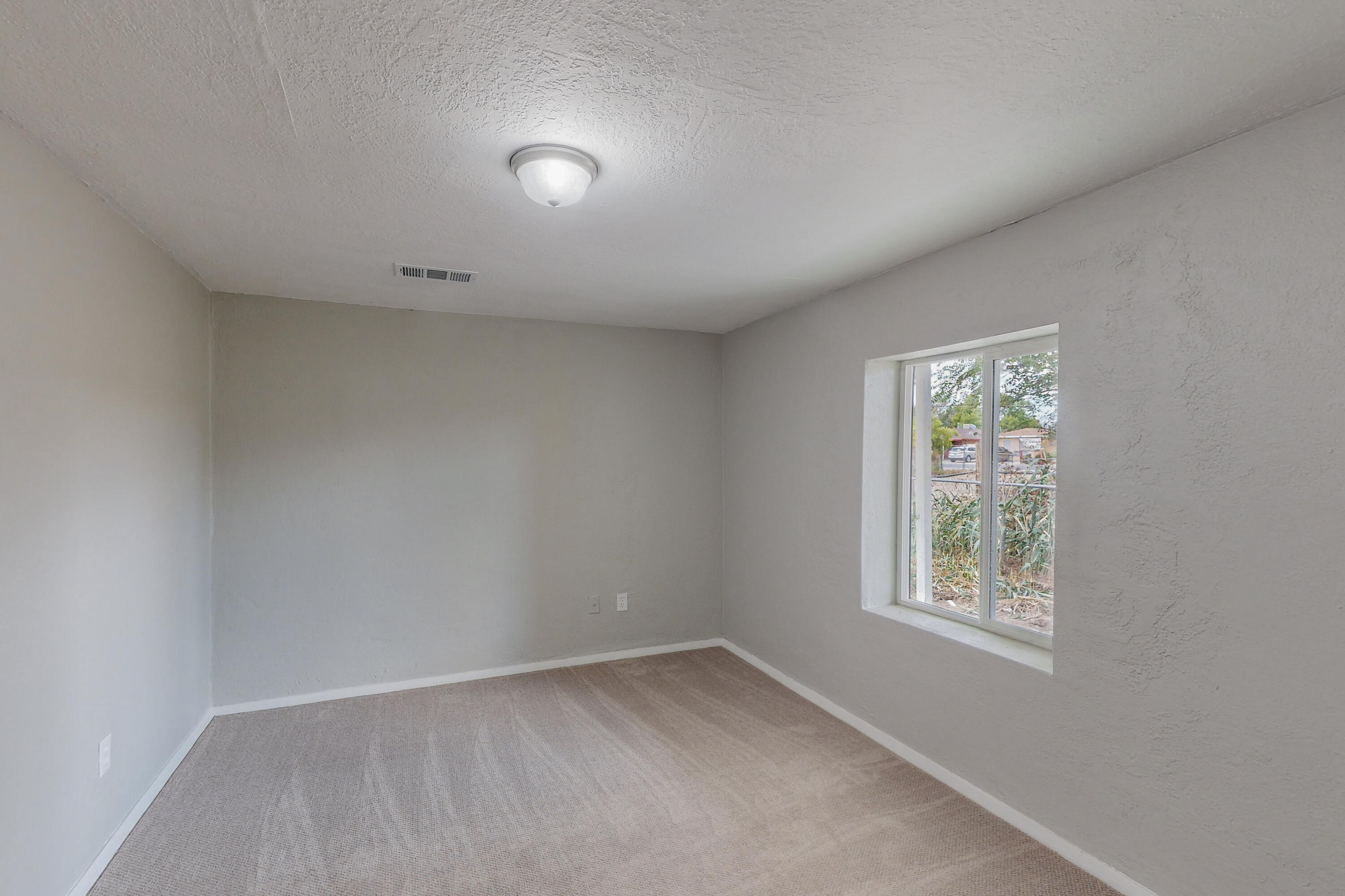 610 LOS LENTES Road SE