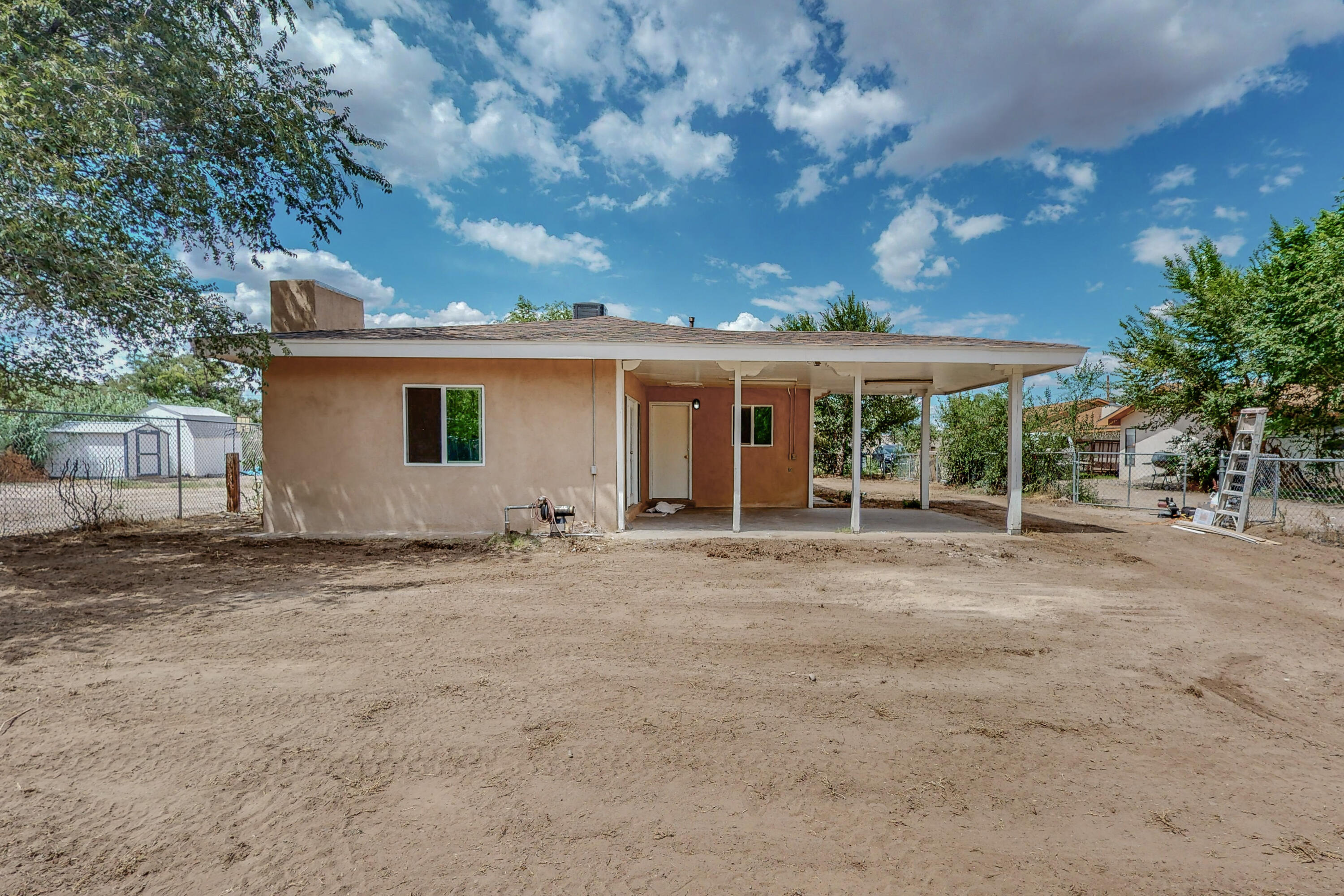 610 LOS LENTES Road SE