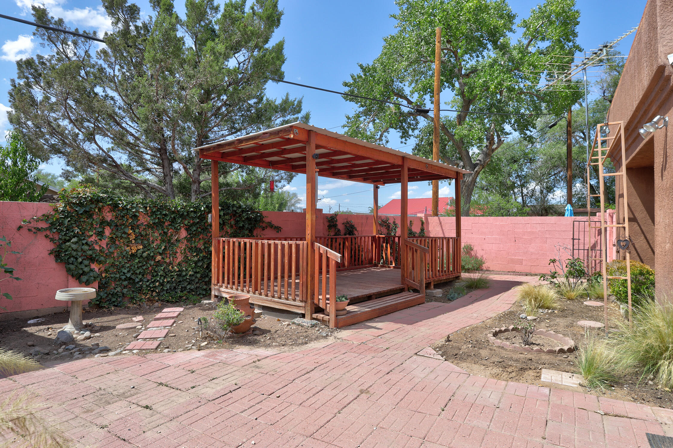 612 GRIEGOS Road NW