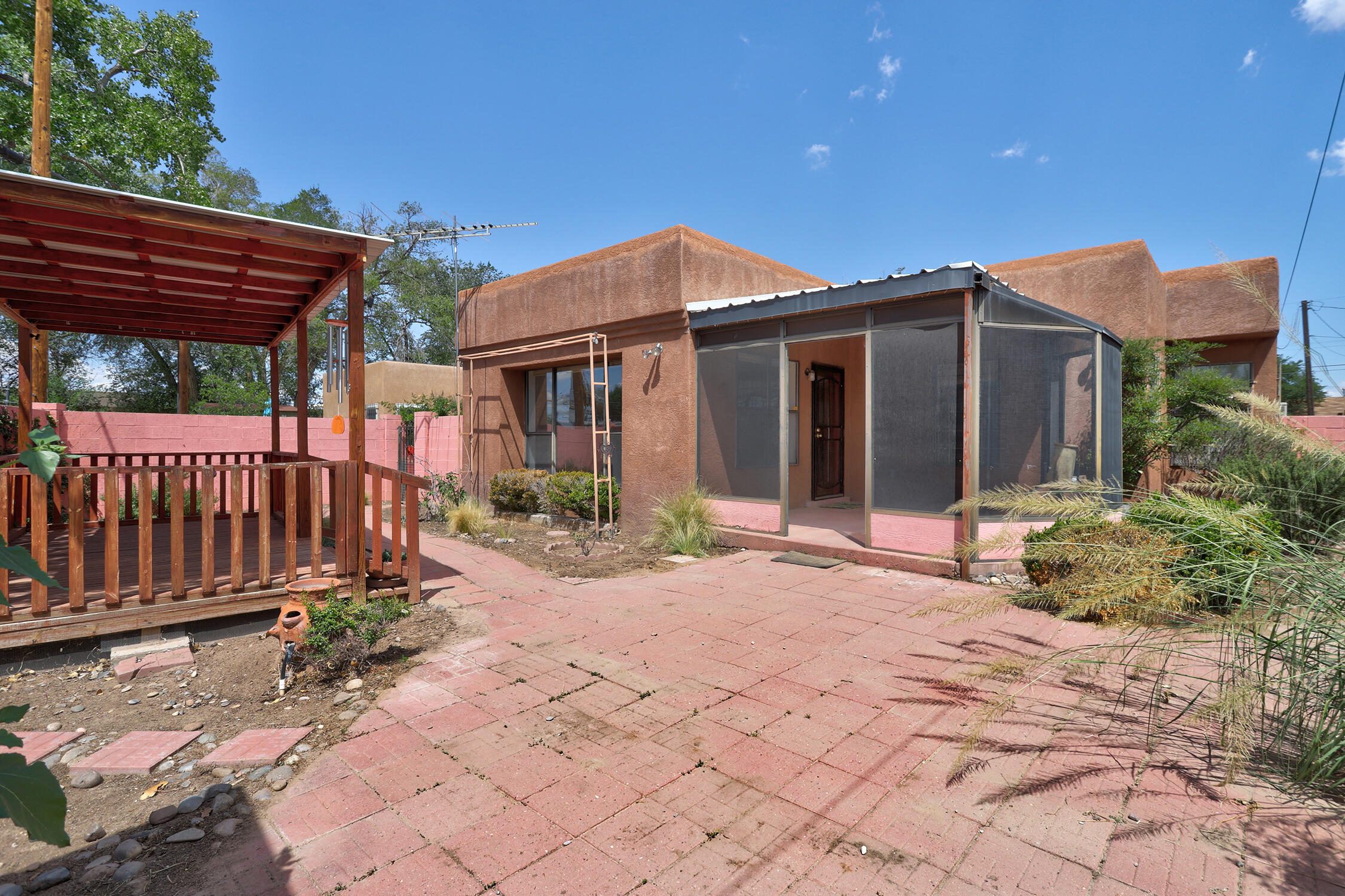 612 GRIEGOS Road NW