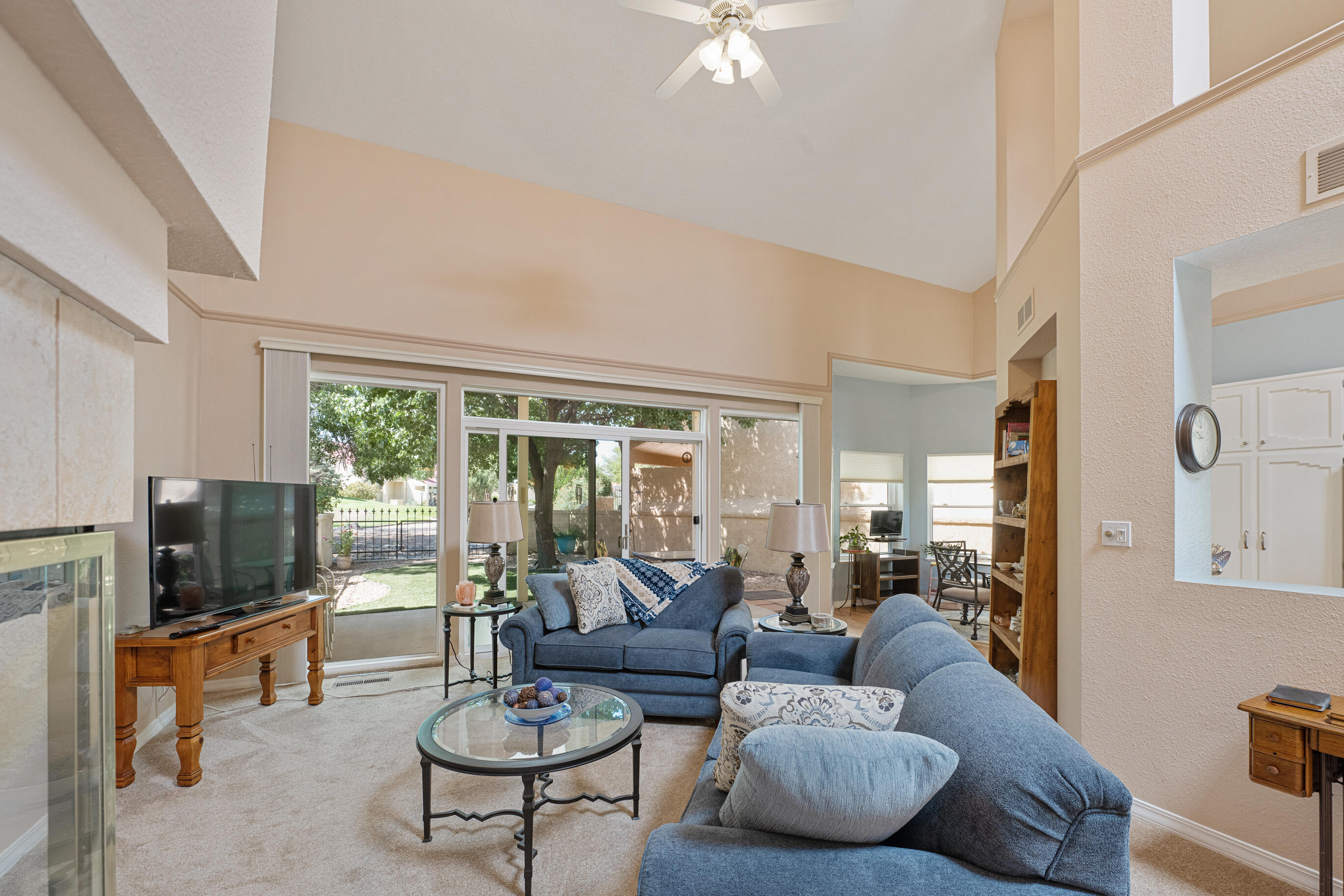 585 EASTLAKE Drive SE