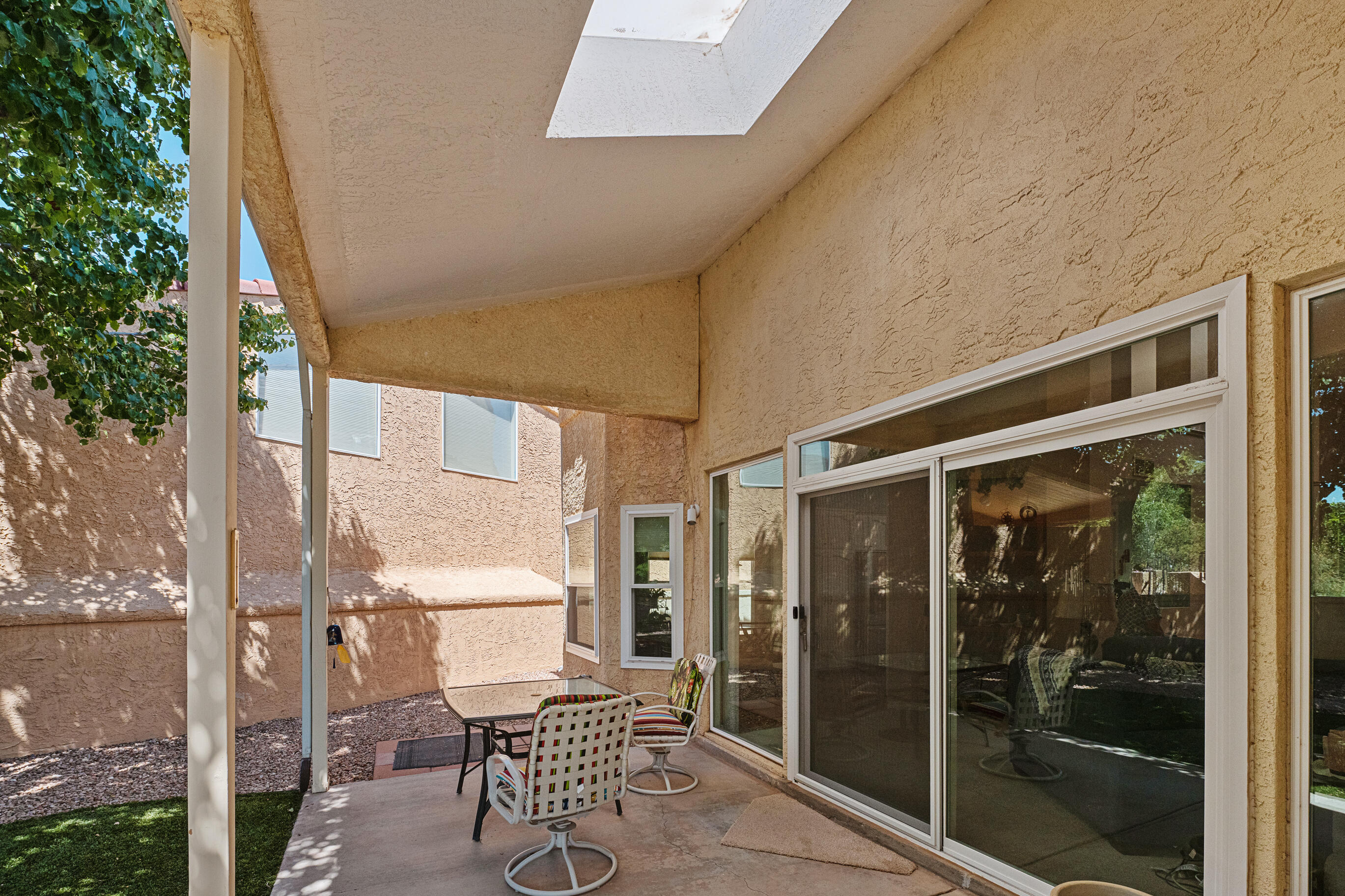 585 EASTLAKE Drive SE