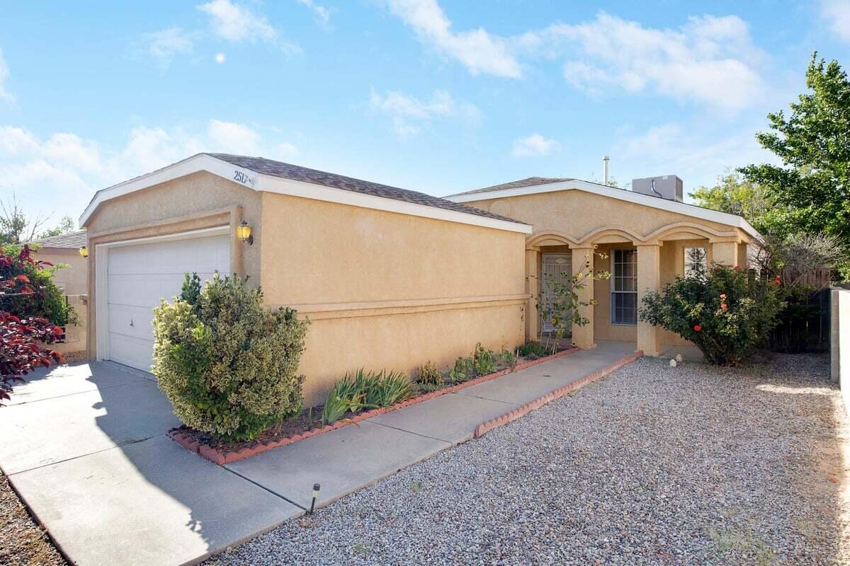 2517 STALLION Loop SE