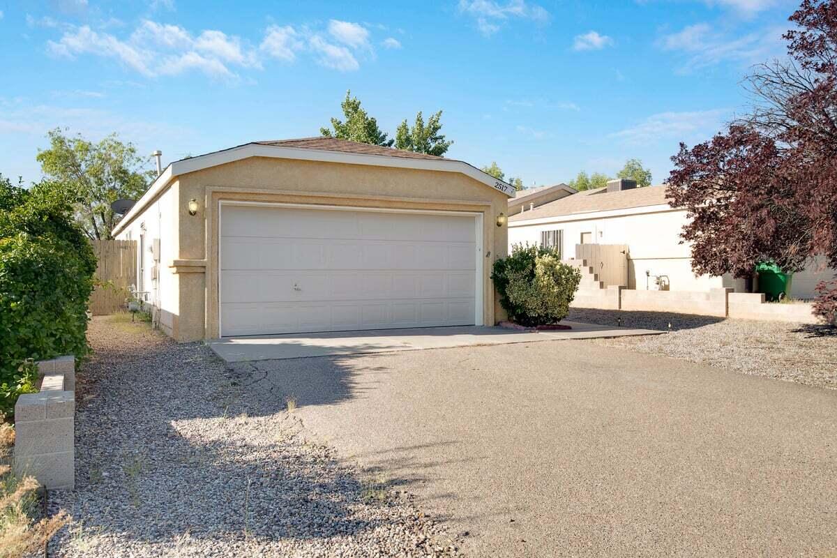2517 STALLION Loop SE