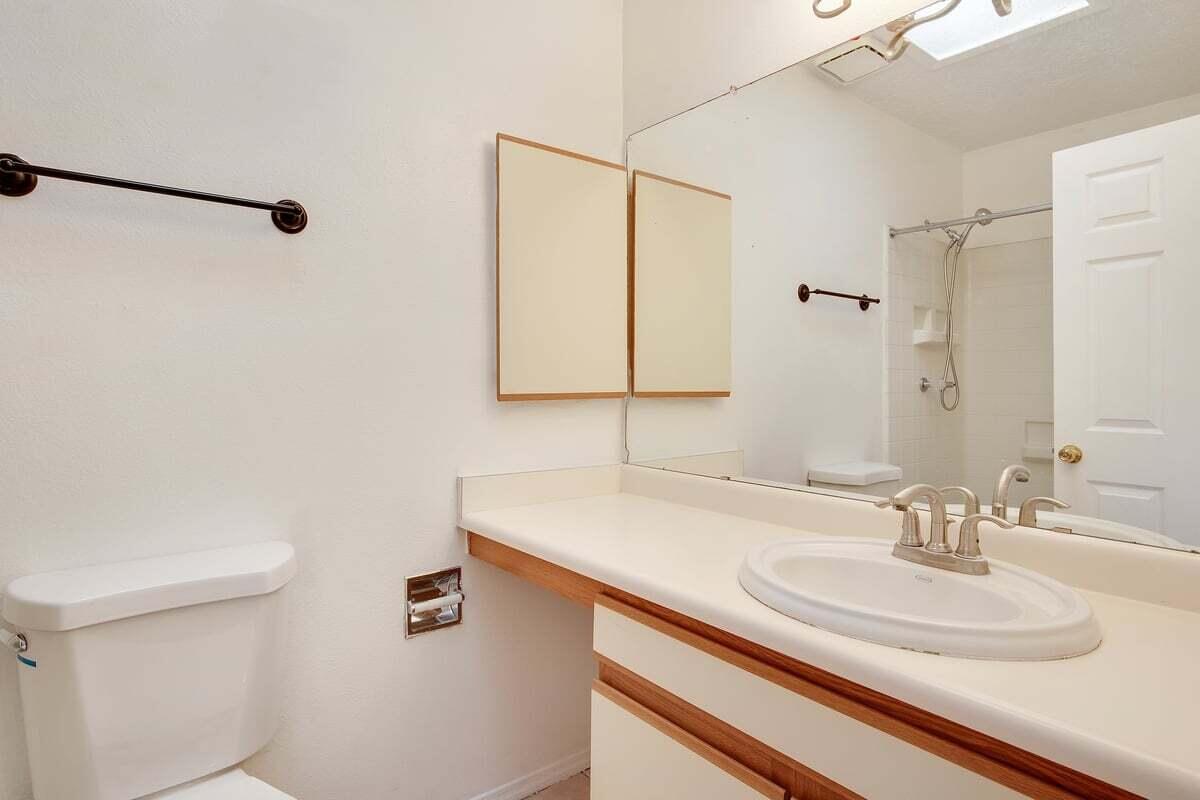 2517 STALLION Loop SE