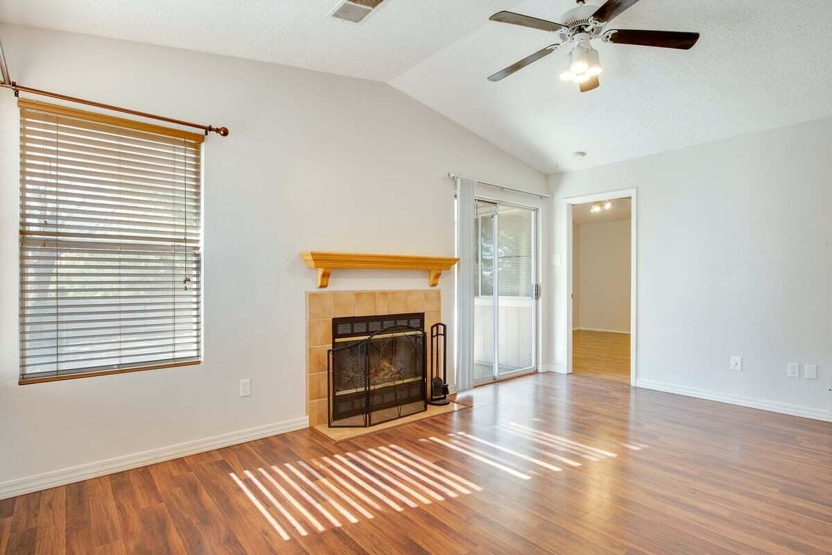 2517 STALLION Loop SE