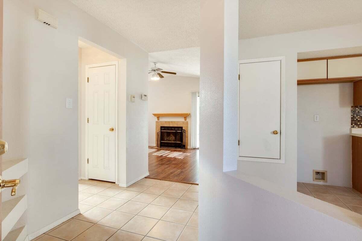 2517 STALLION Loop SE