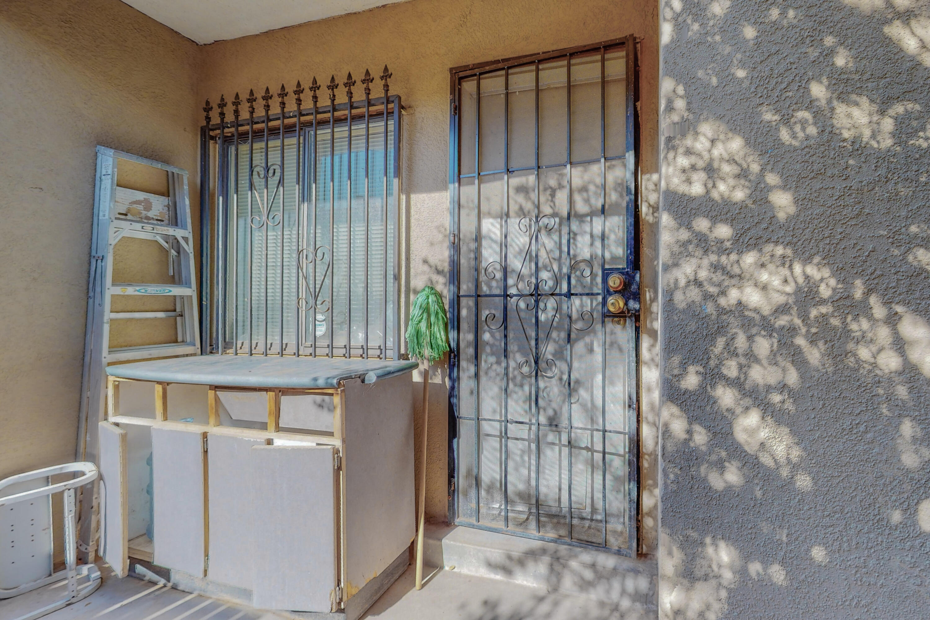6067 REDLANDS Road NW