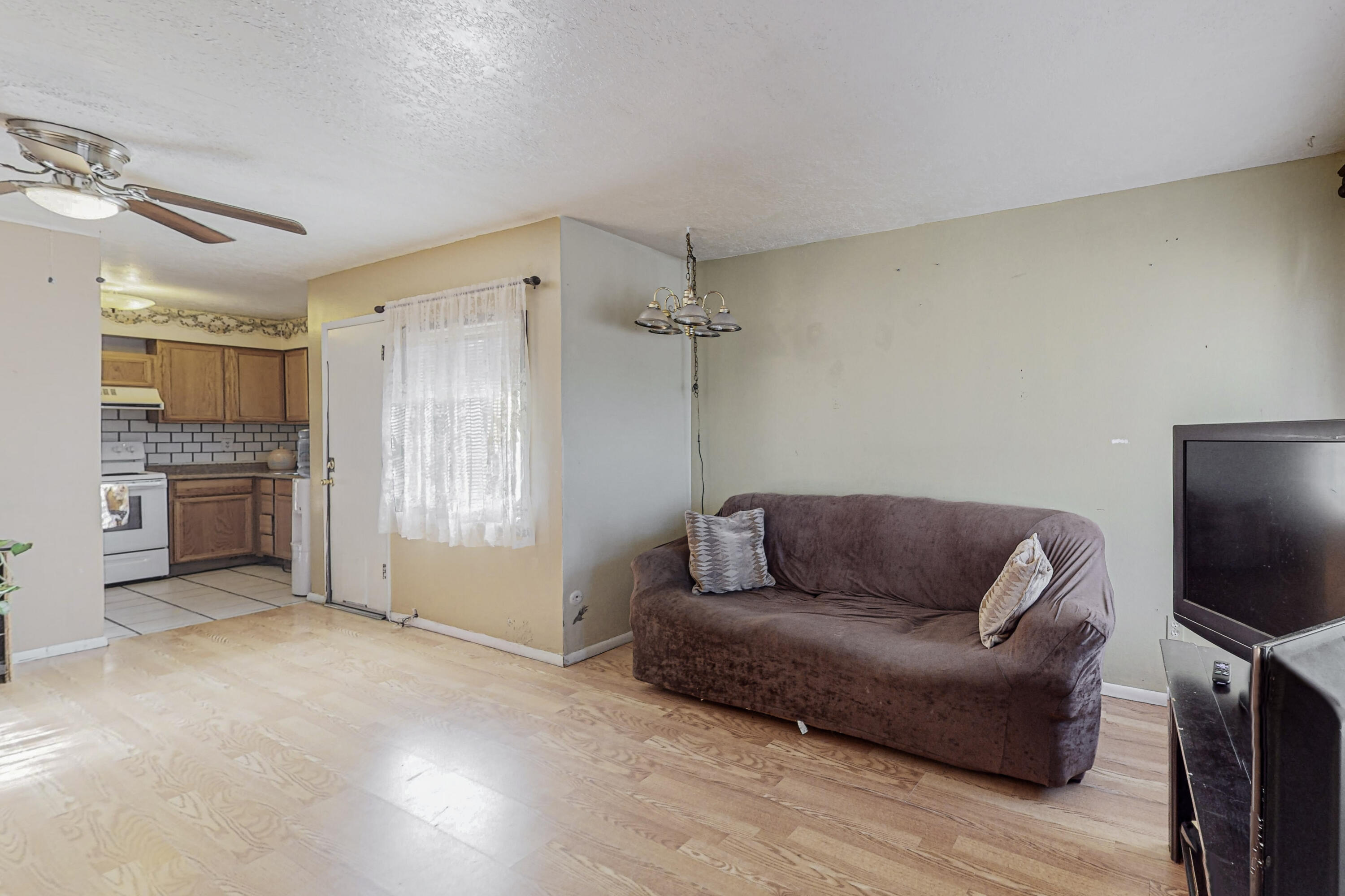 6067 REDLANDS Road NW