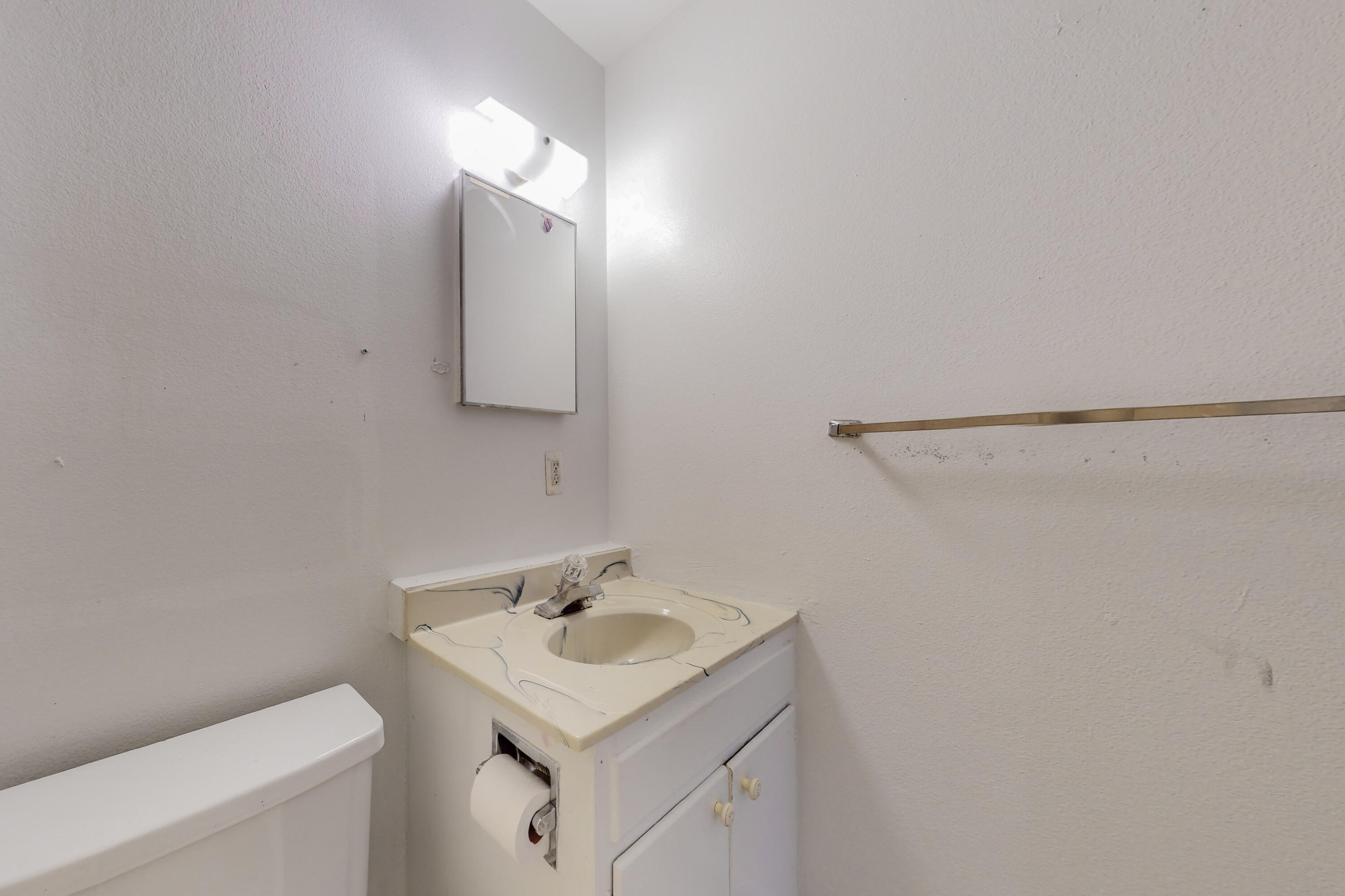 6067 REDLANDS Road NW