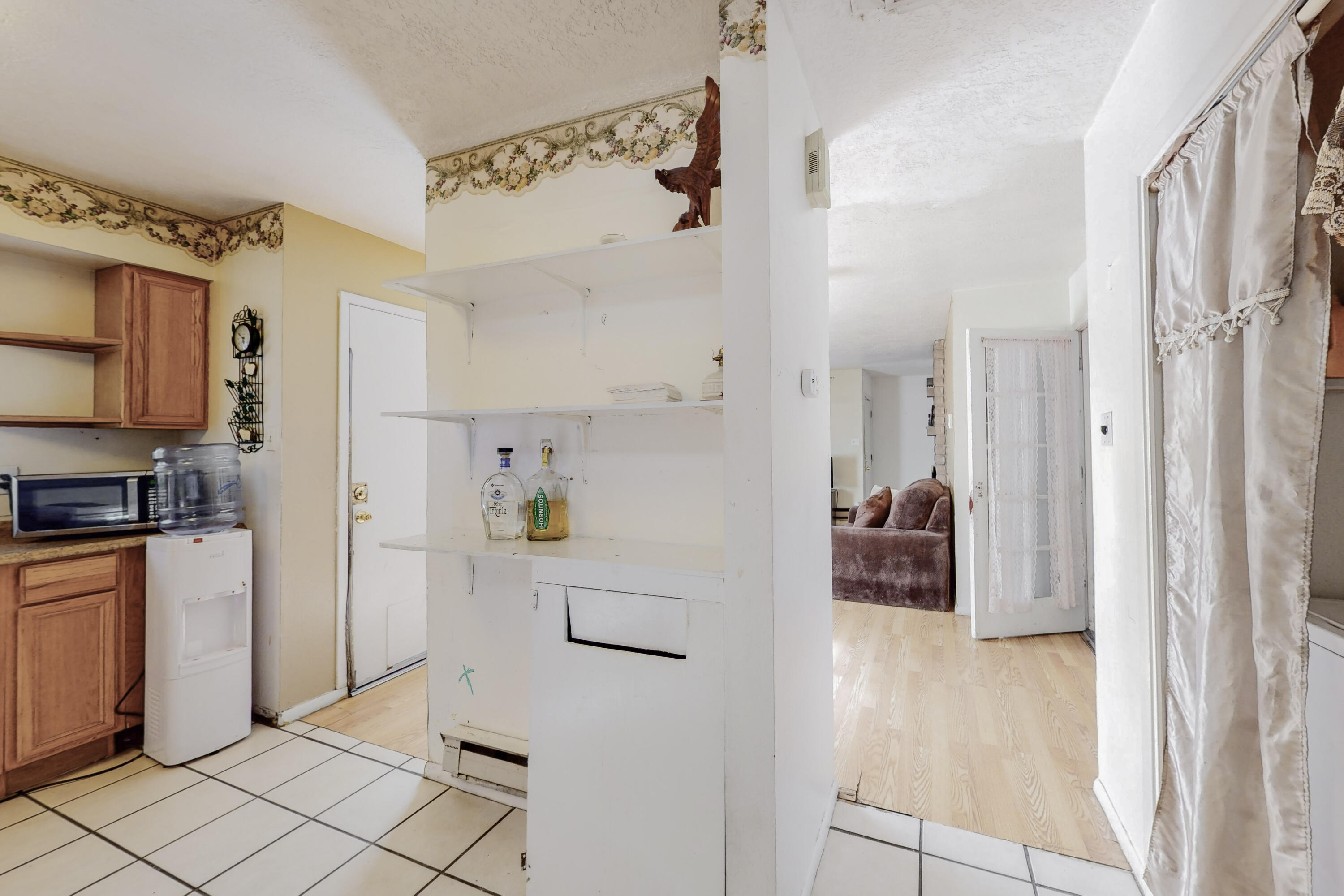 6067 REDLANDS Road NW