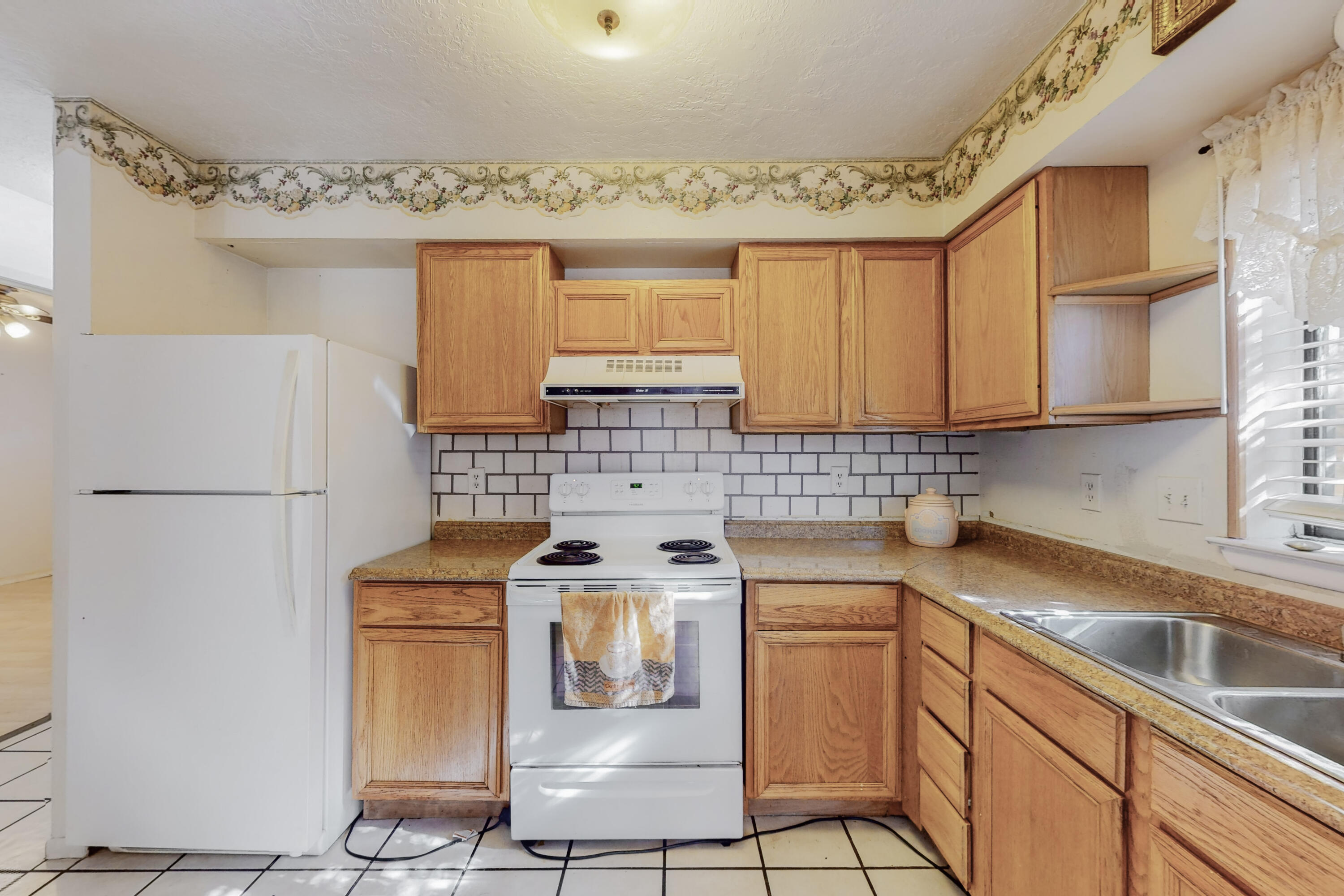 6067 REDLANDS Road NW