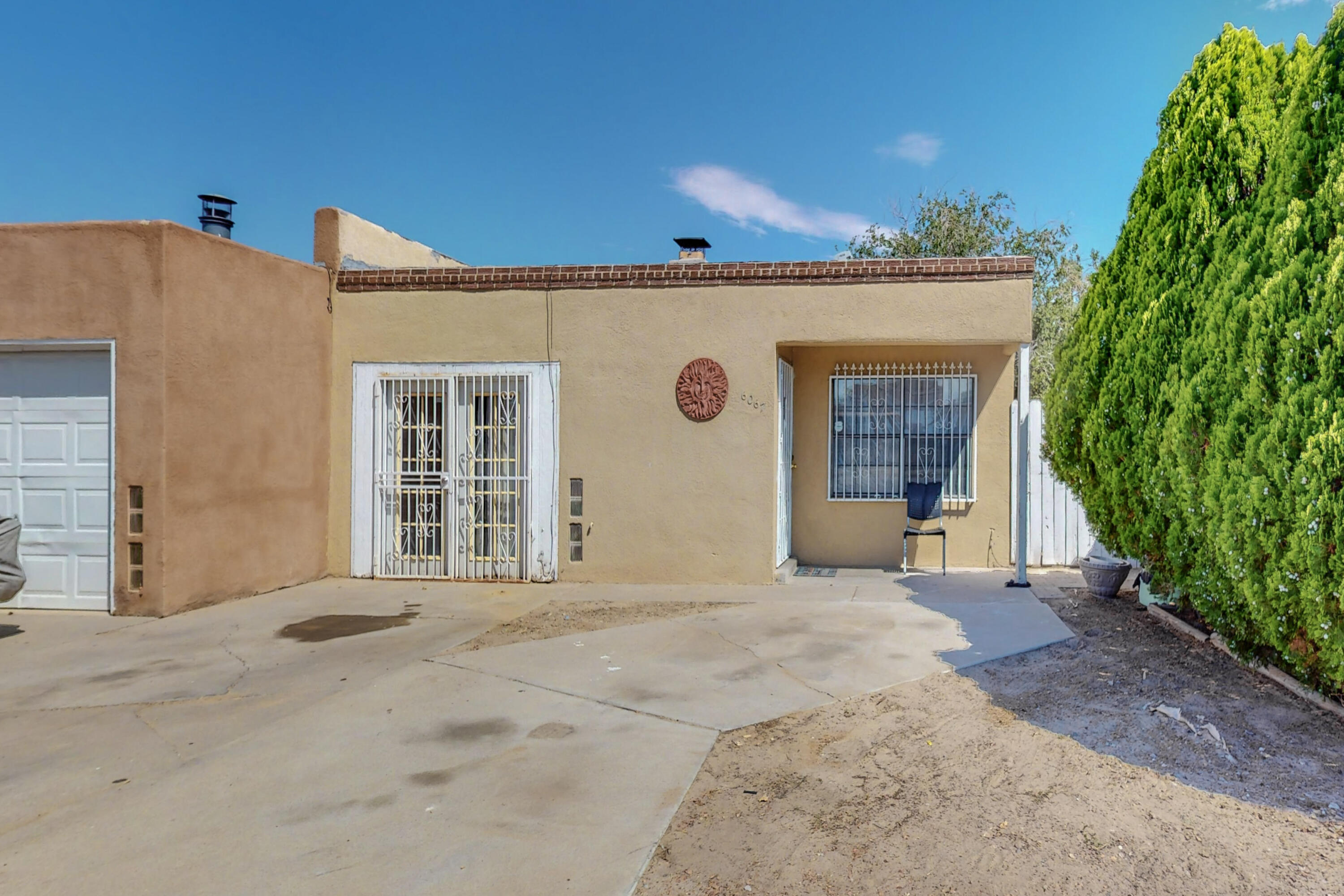 6067 REDLANDS Road NW