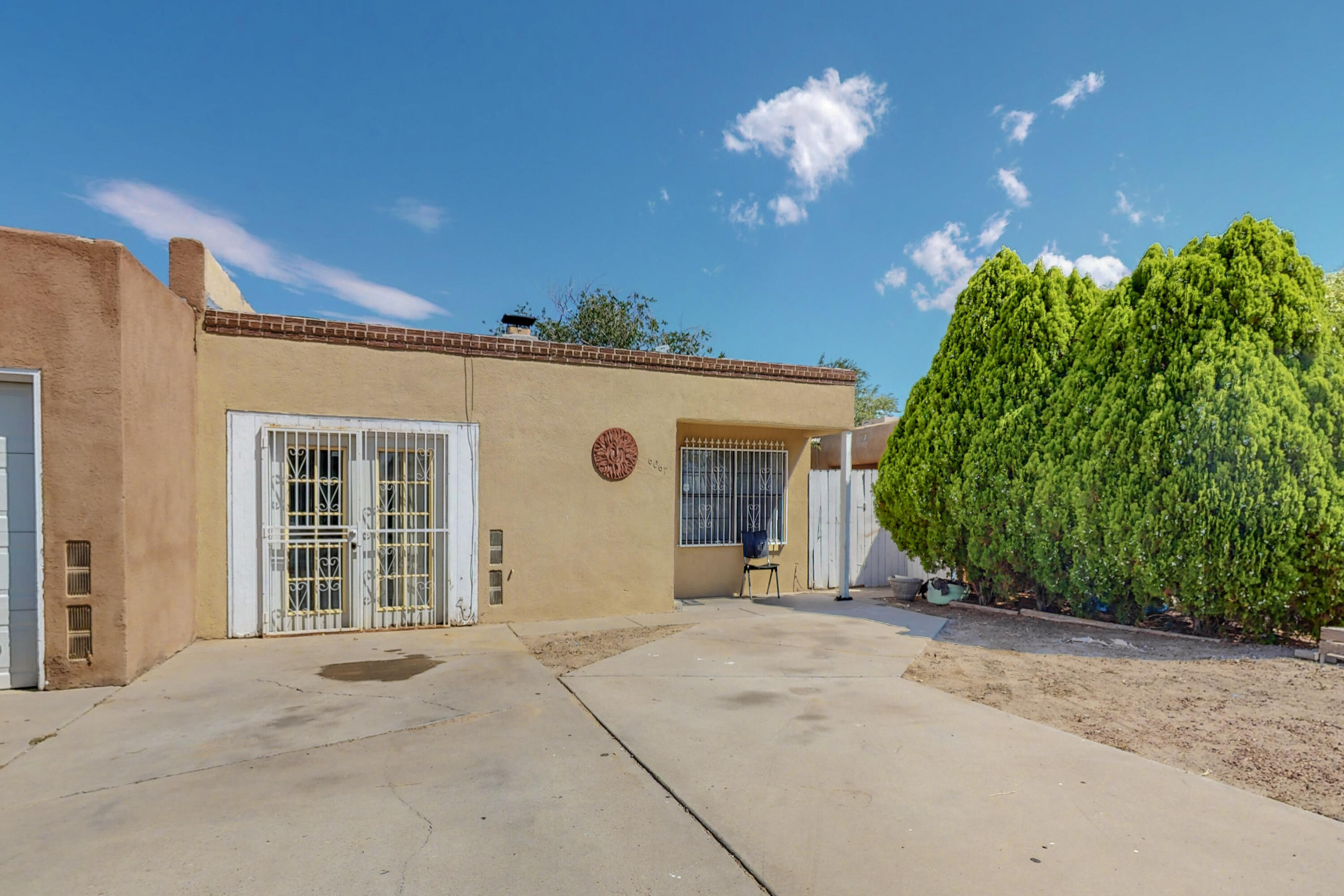 6067 REDLANDS Road NW