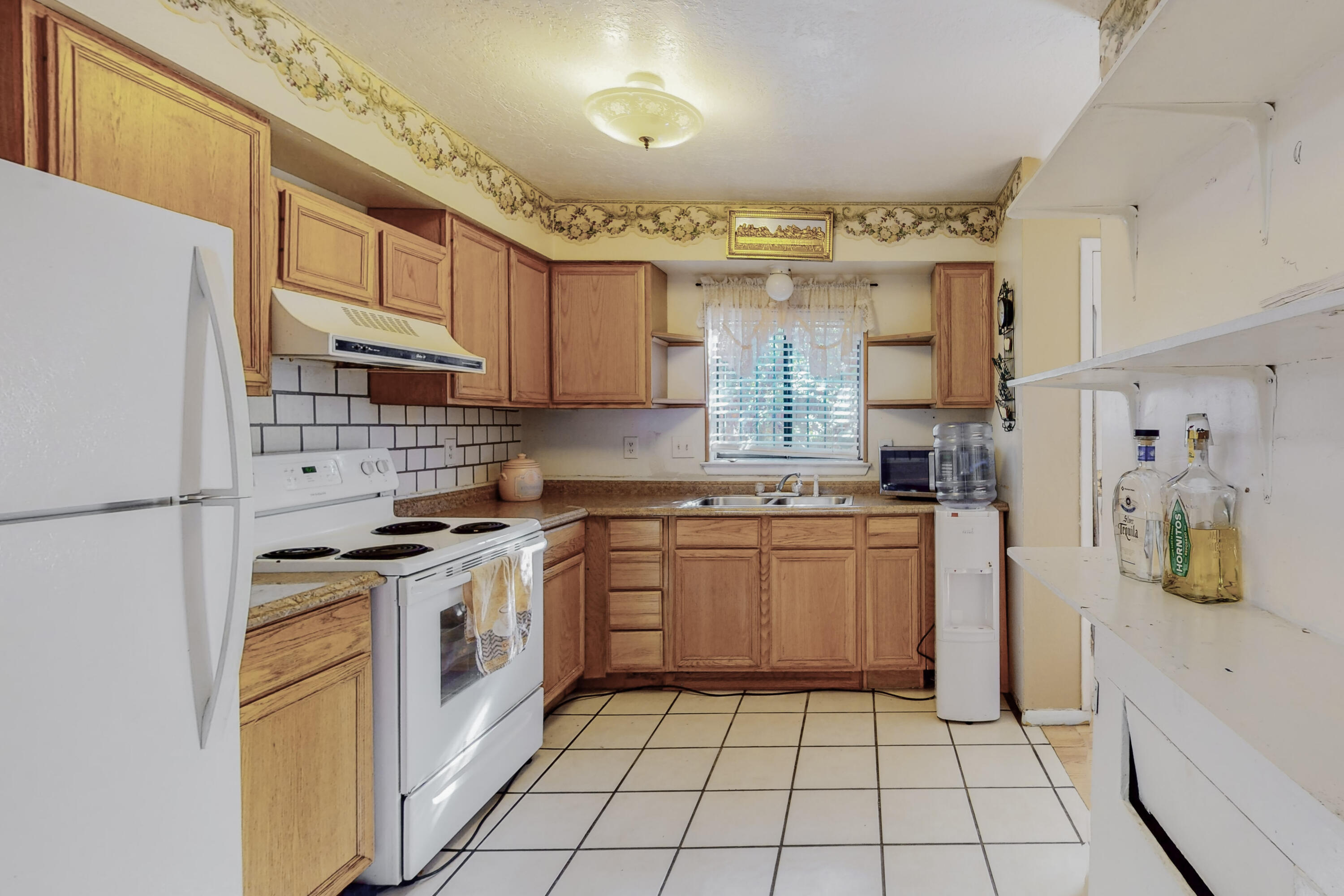 6067 REDLANDS Road NW