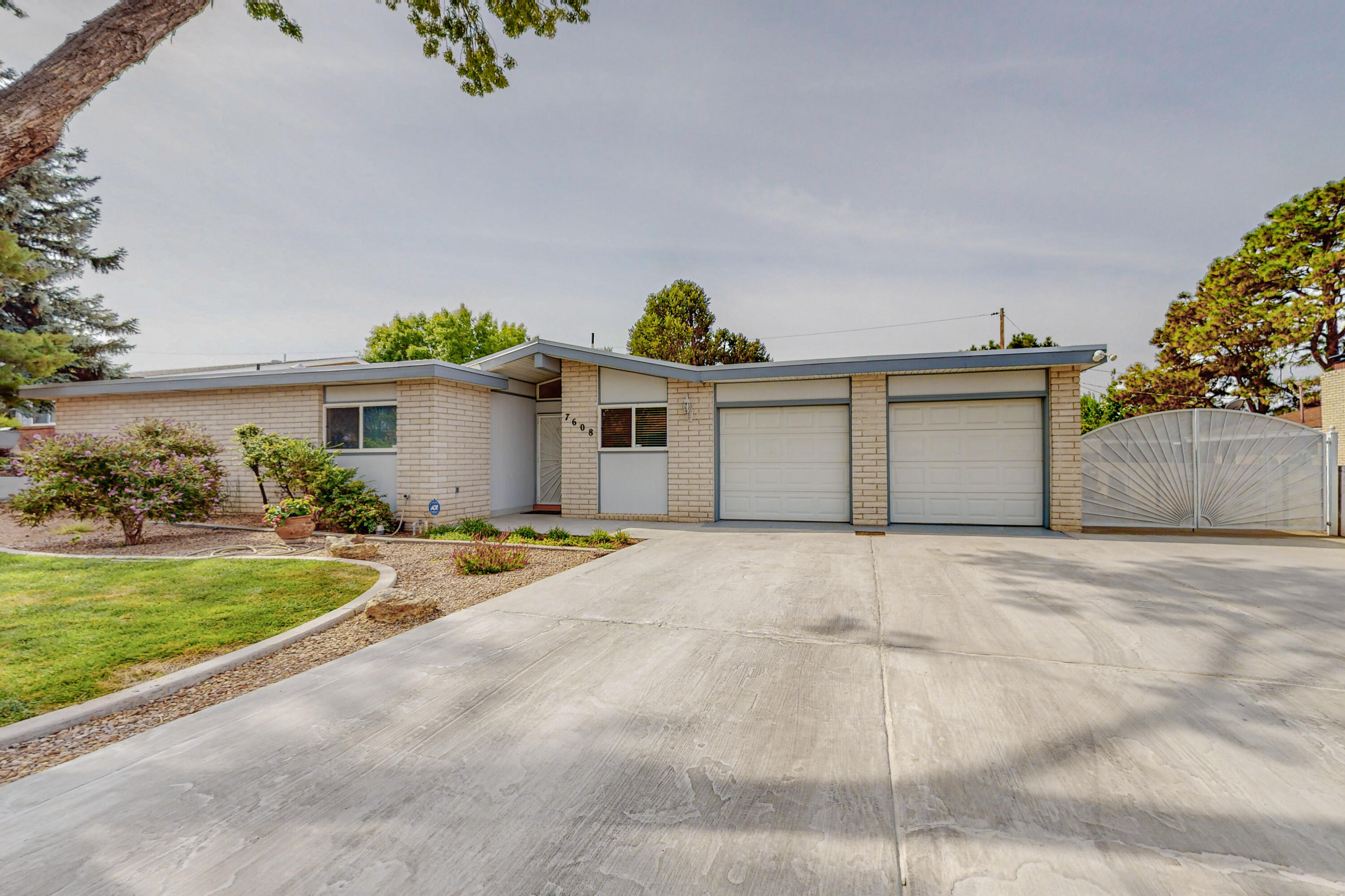 7608 SUMMER Avenue NE