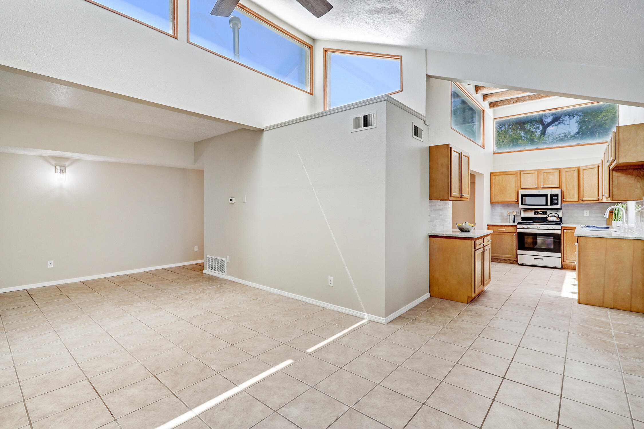 124b LA LADERA Road