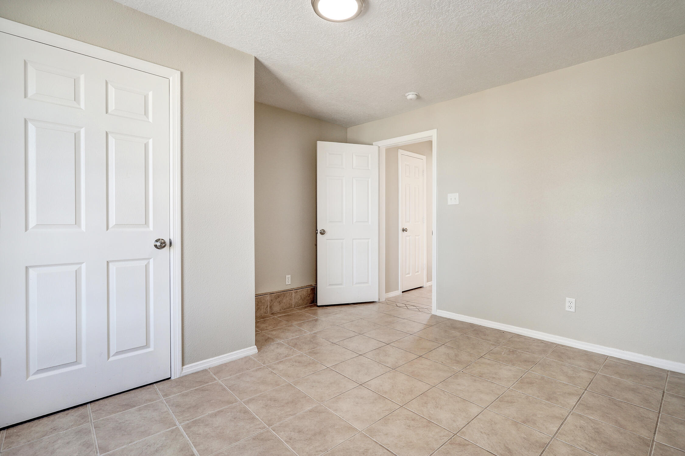 124b LA LADERA Road