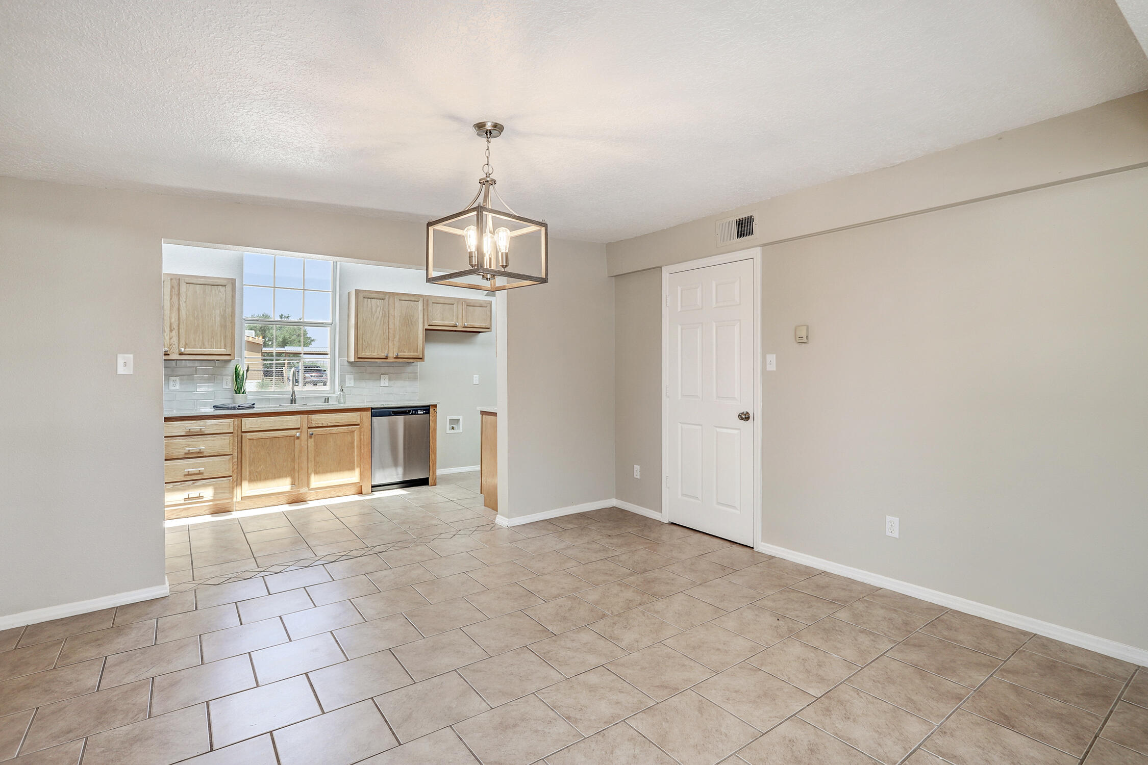 124b LA LADERA Road