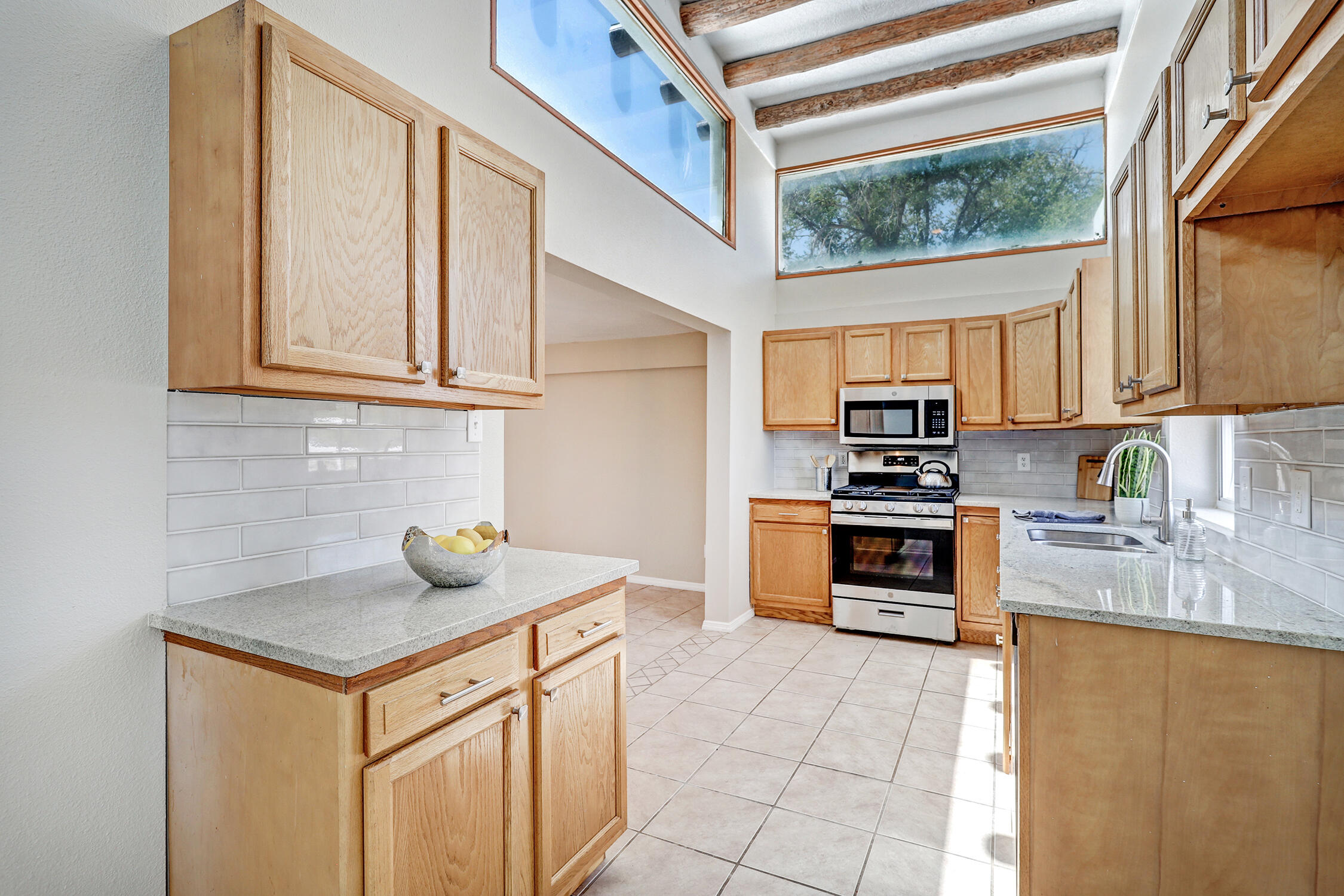 124b LA LADERA Road
