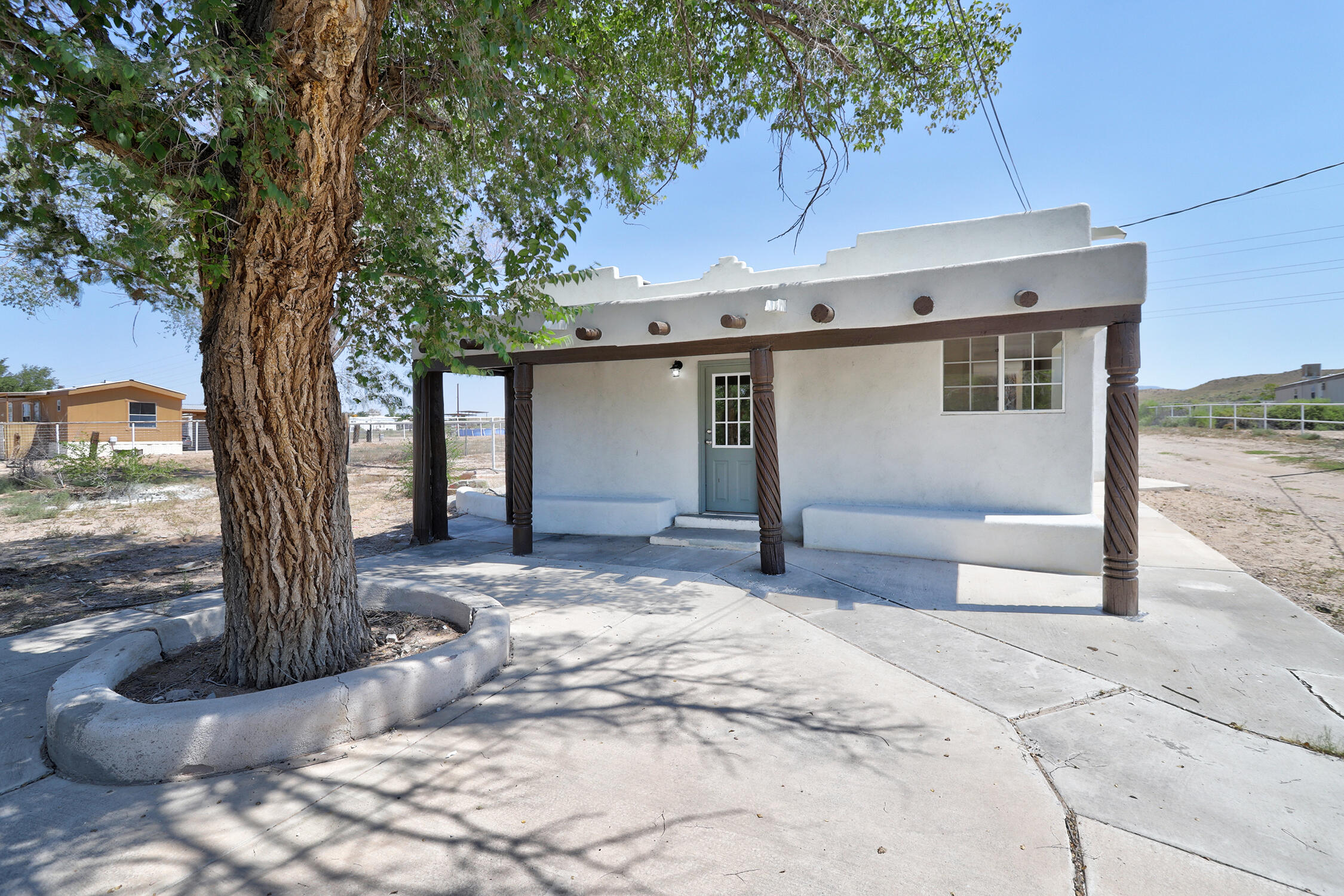 124b LA LADERA Road