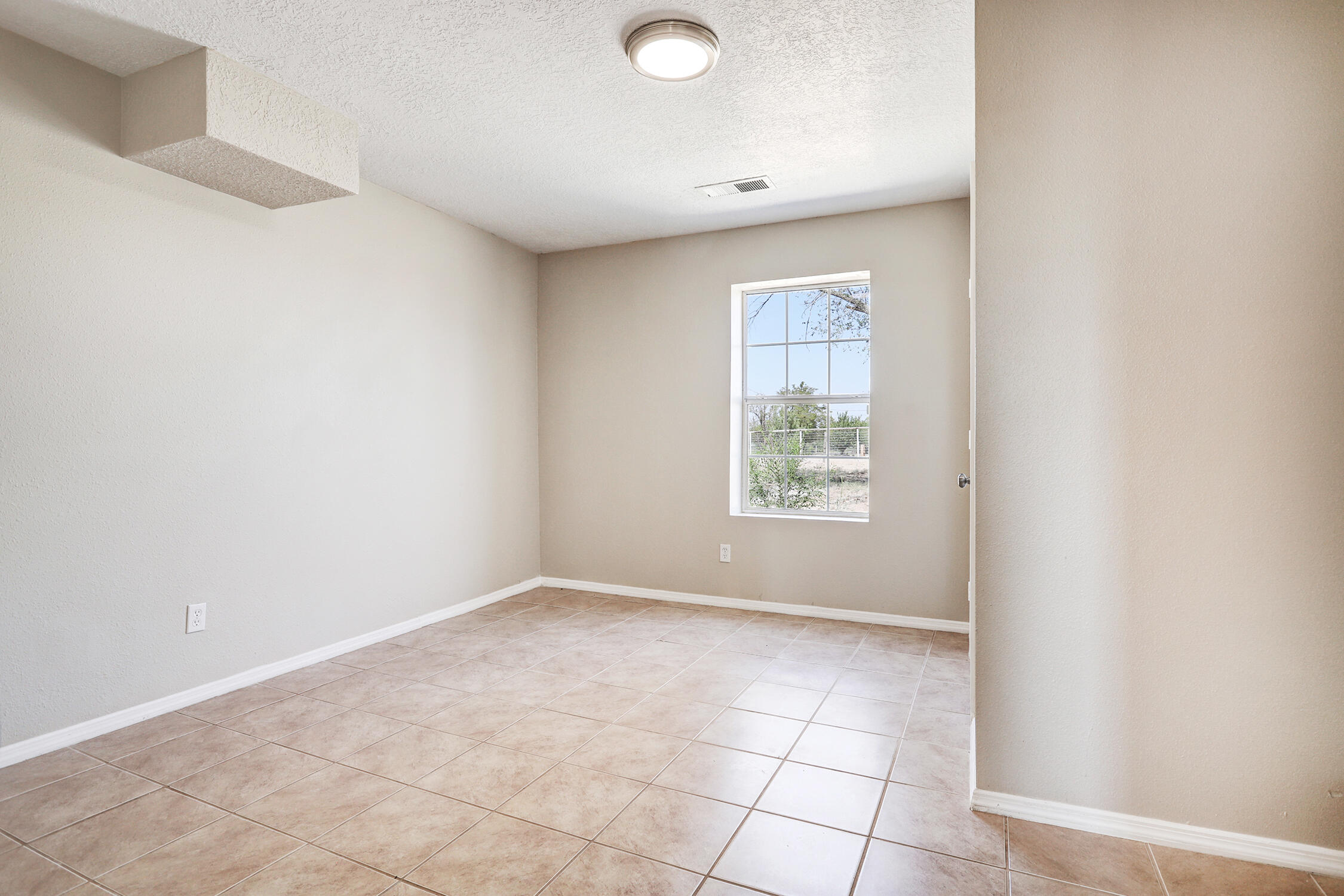 124b LA LADERA Road