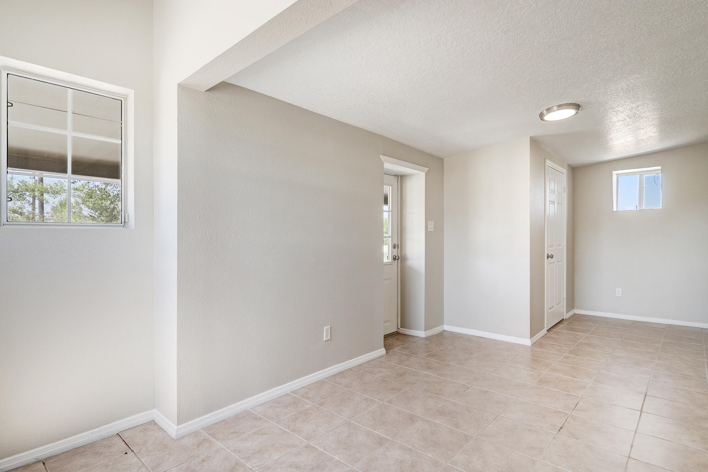 124b LA LADERA Road