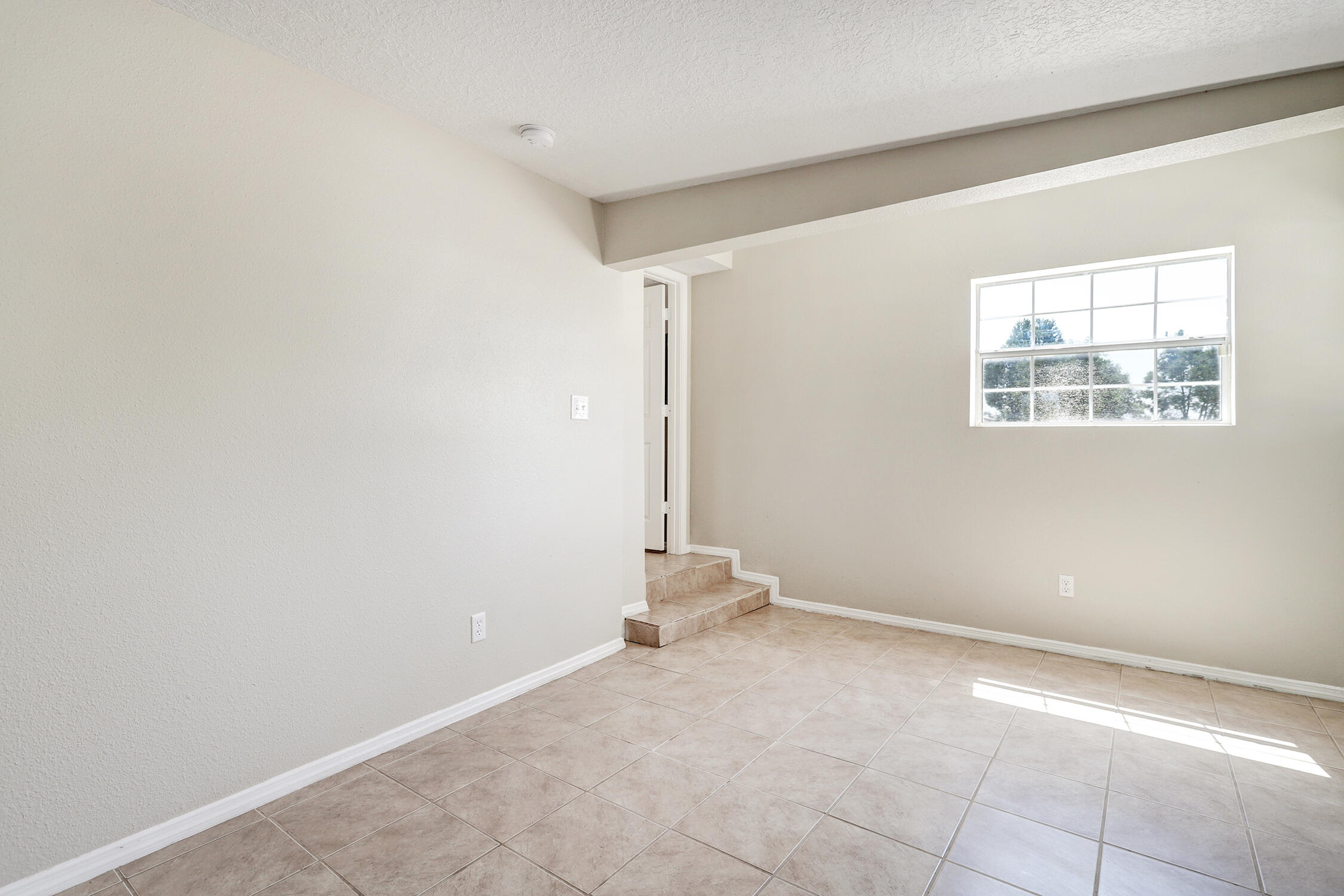 124b LA LADERA Road