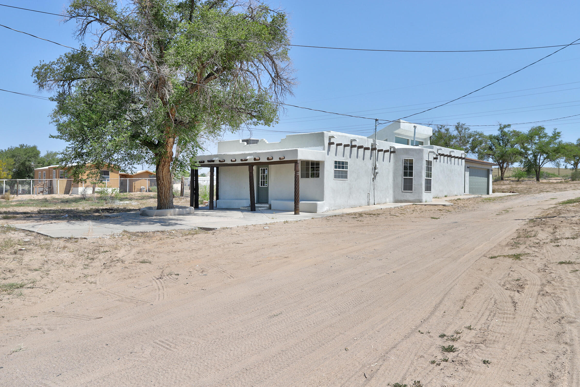124b LA LADERA Road