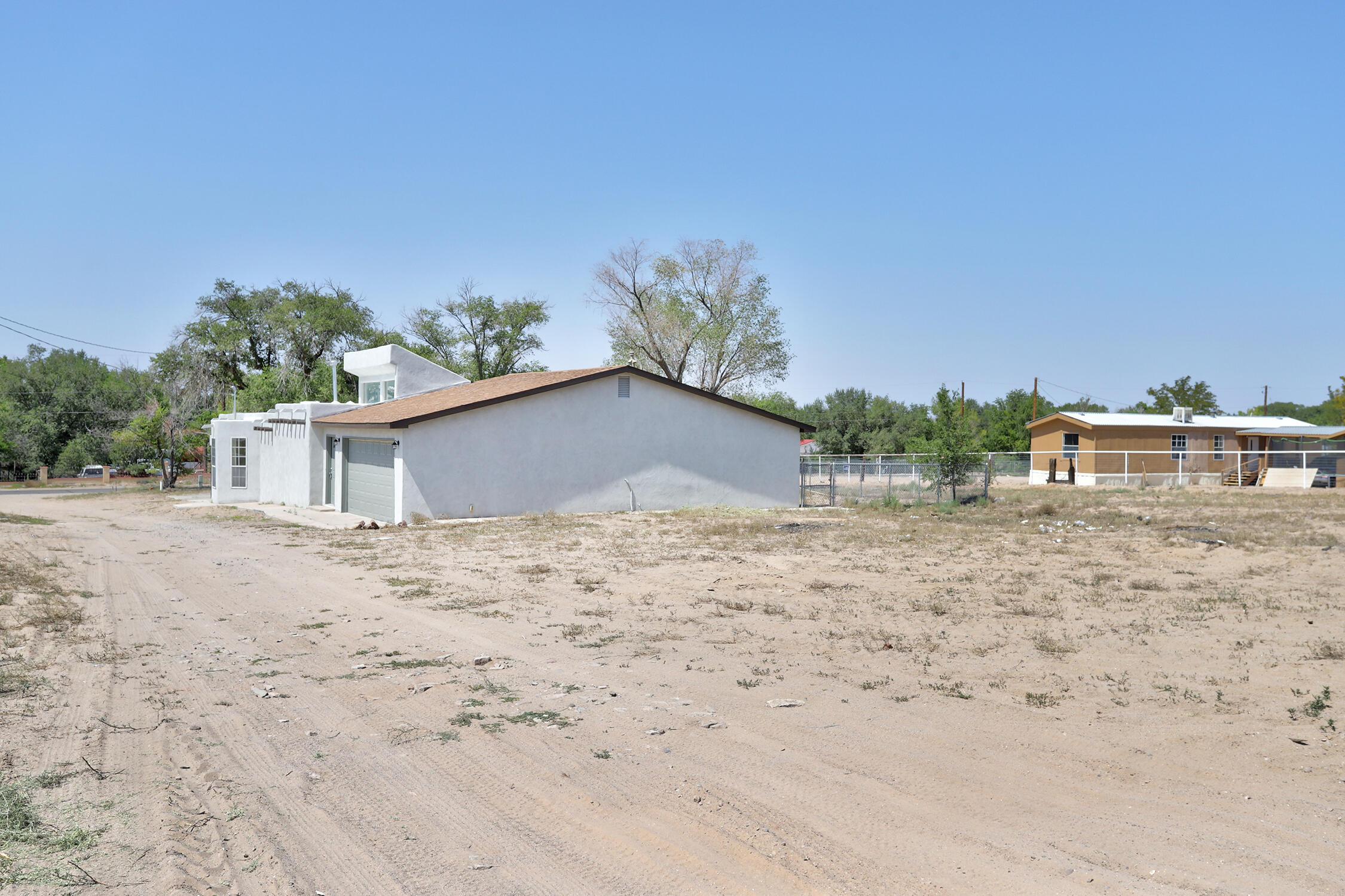 124b LA LADERA Road