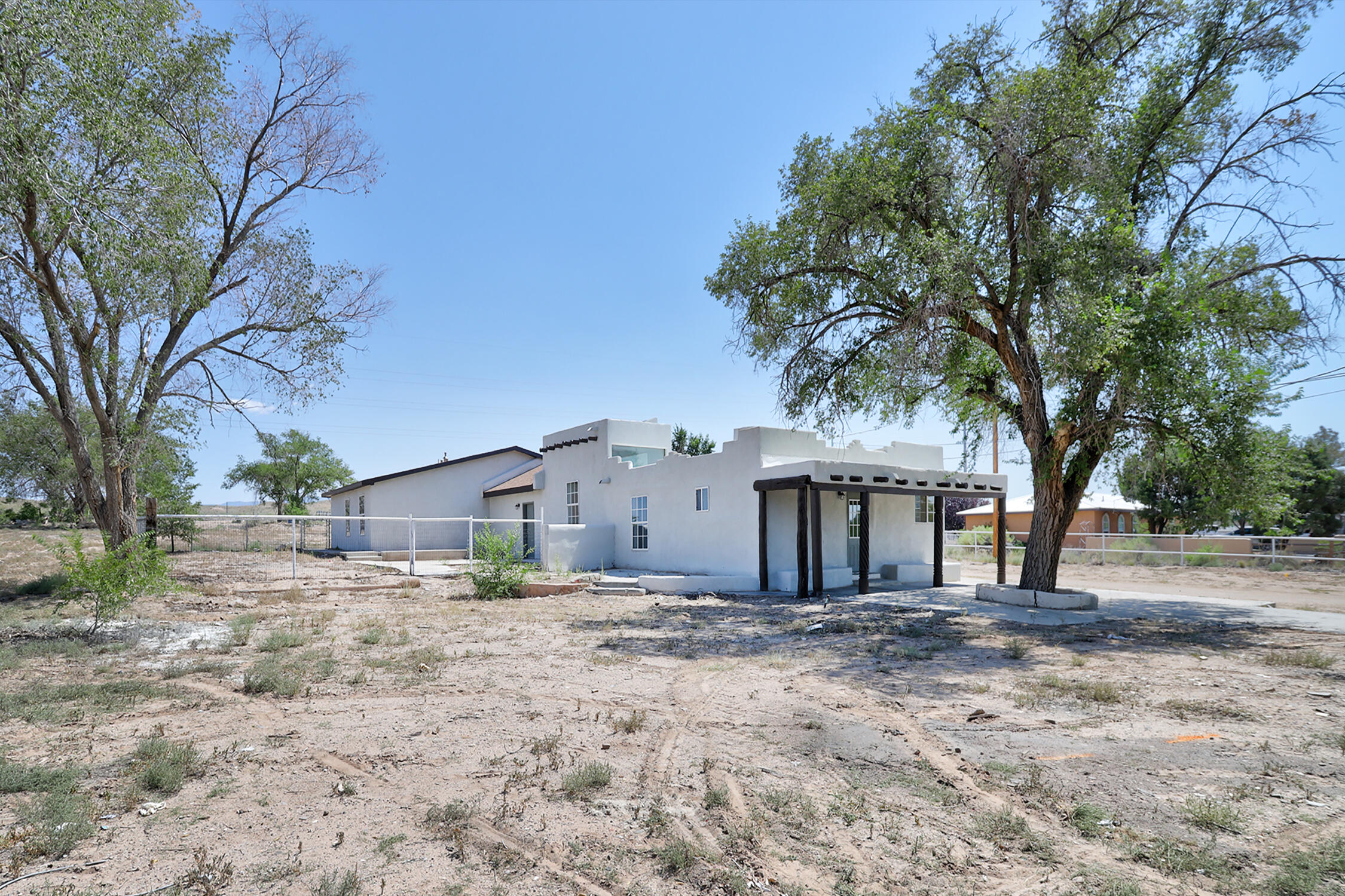 124b LA LADERA Road