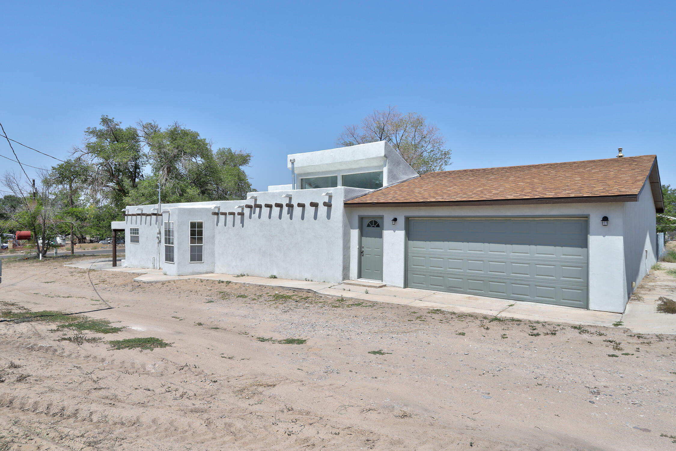 124b LA LADERA Road