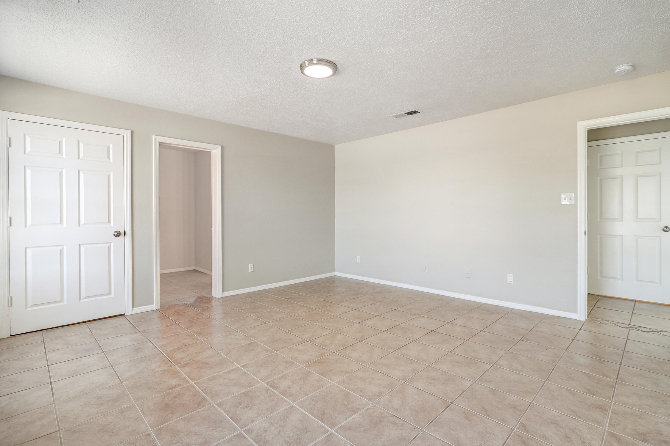 124b LA LADERA Road