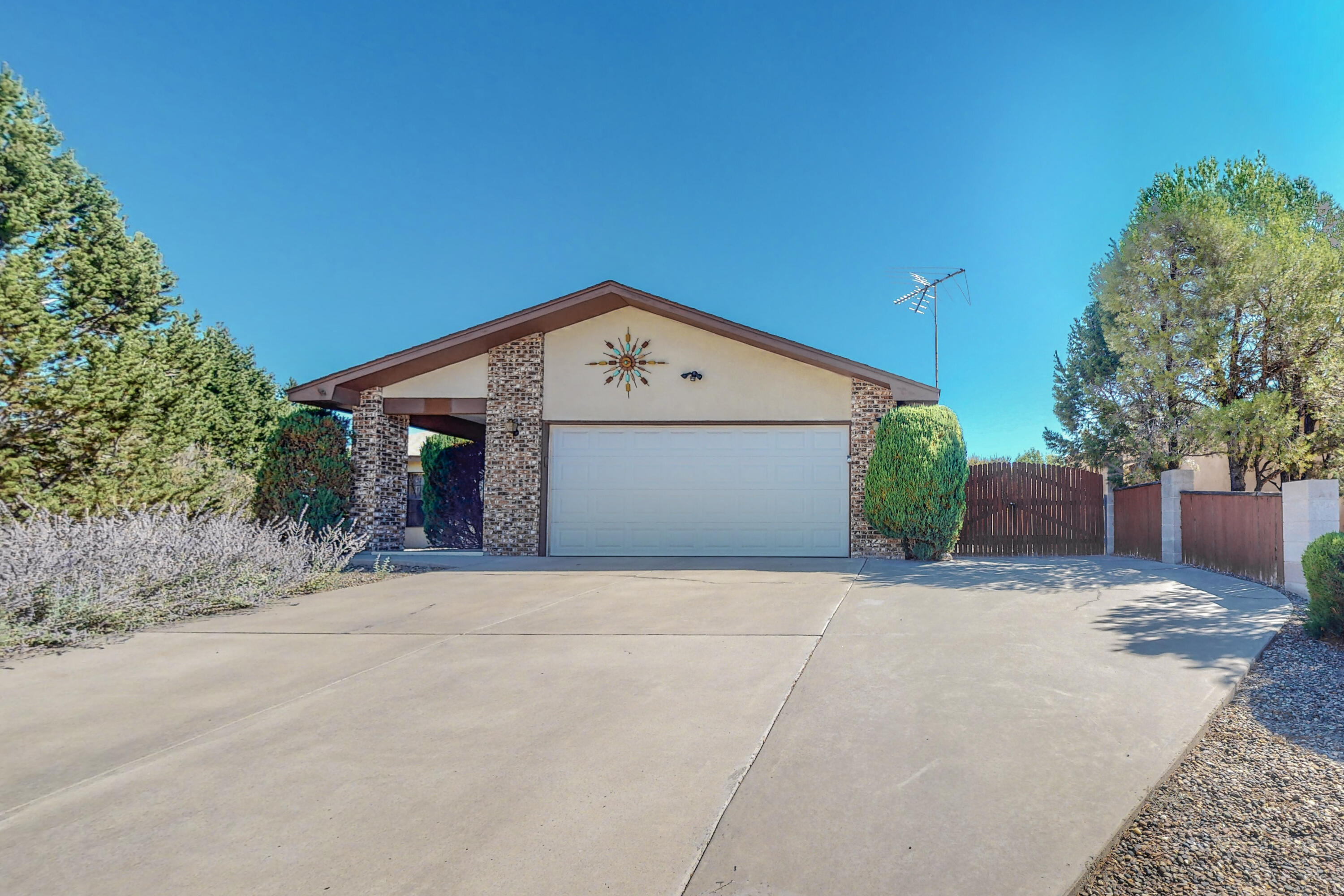 1006 LEE TREVINO Drive