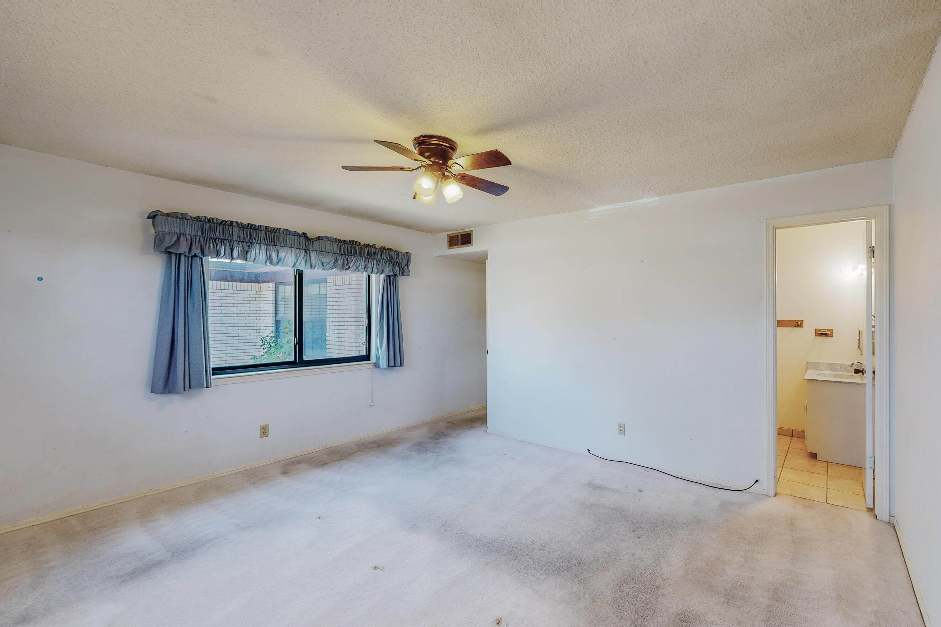 4624 JAMAICA Drive NE
